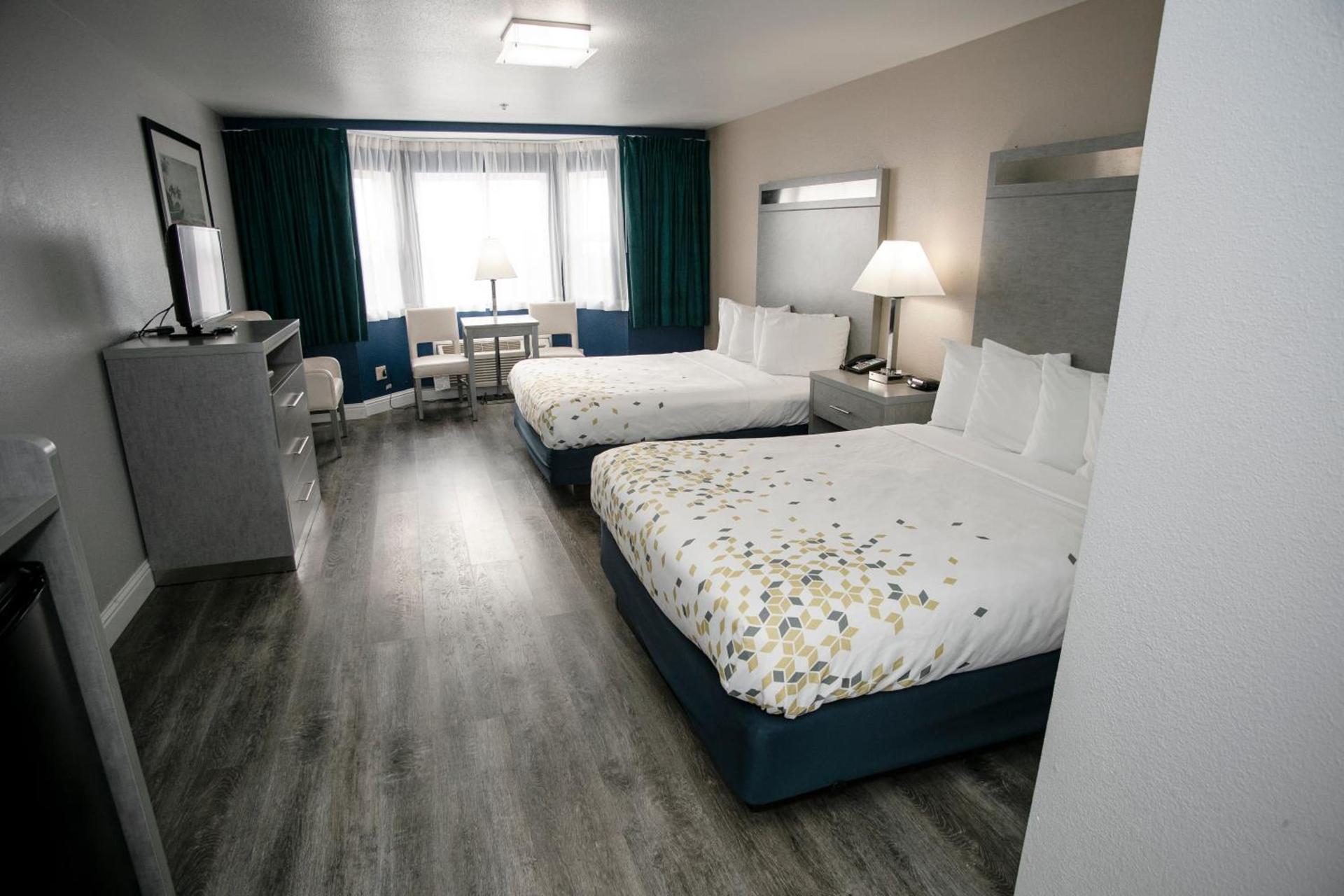 Anchor Beach Inn photo 52