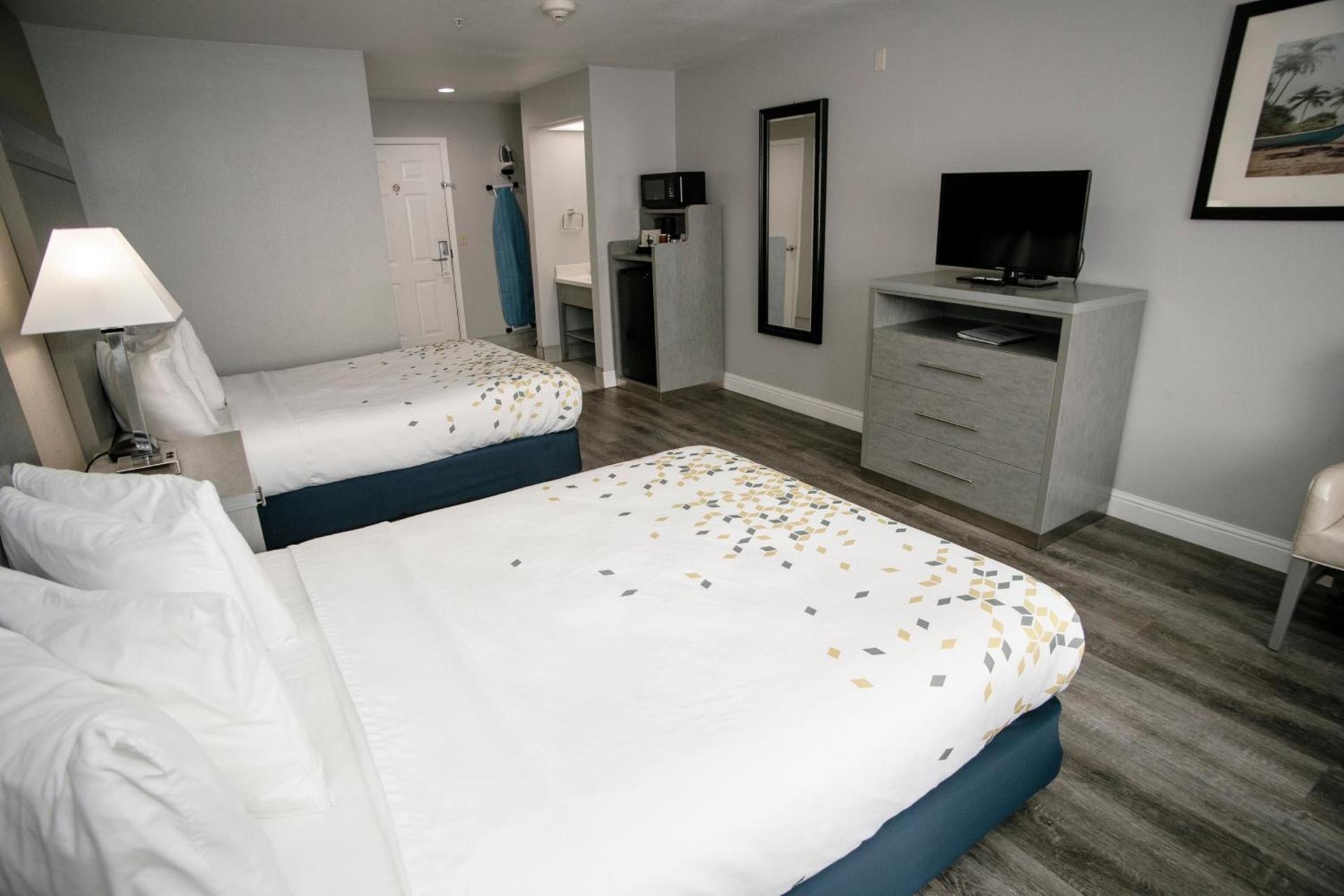Anchor Beach Inn photo 8