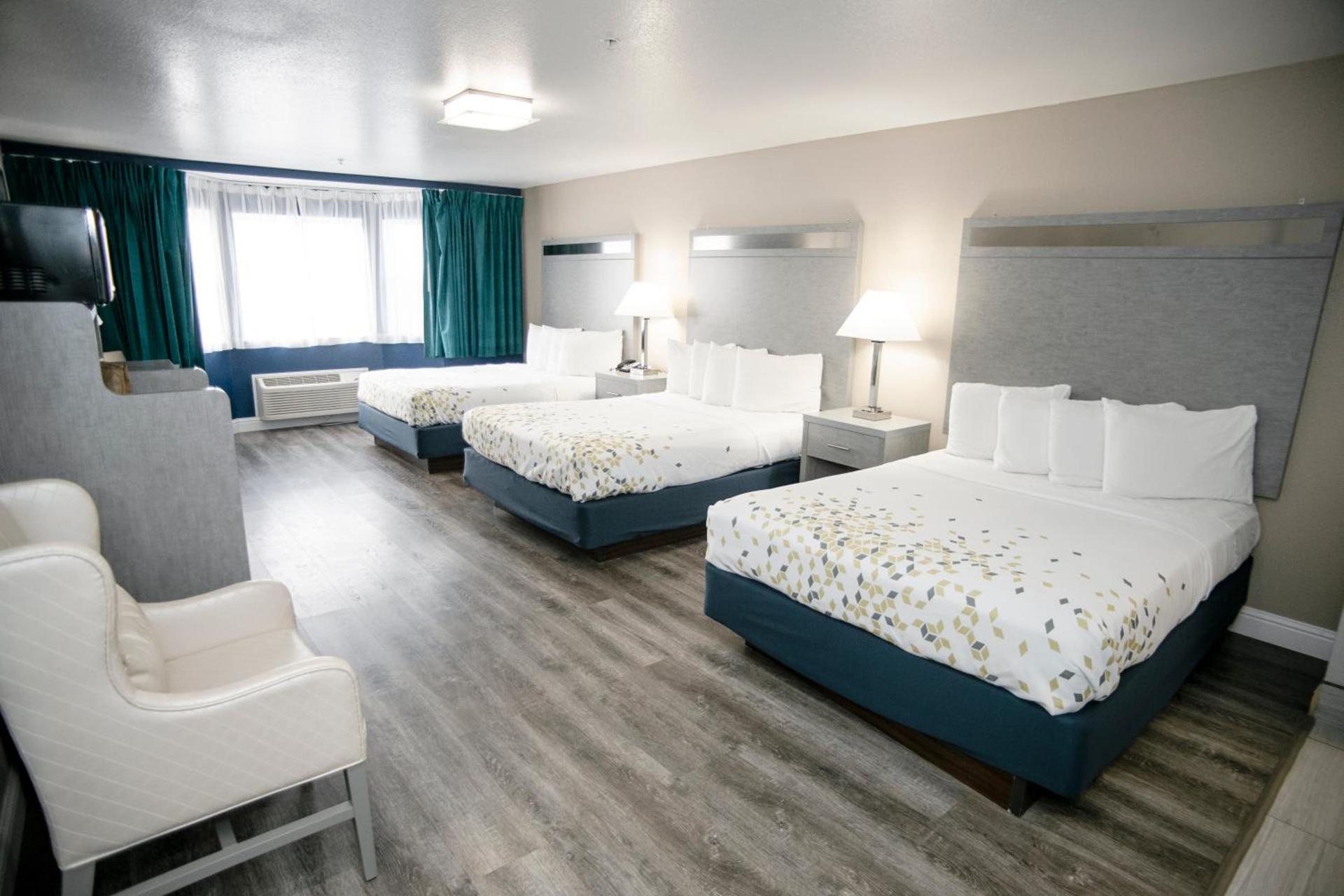 Anchor Beach Inn photo 4