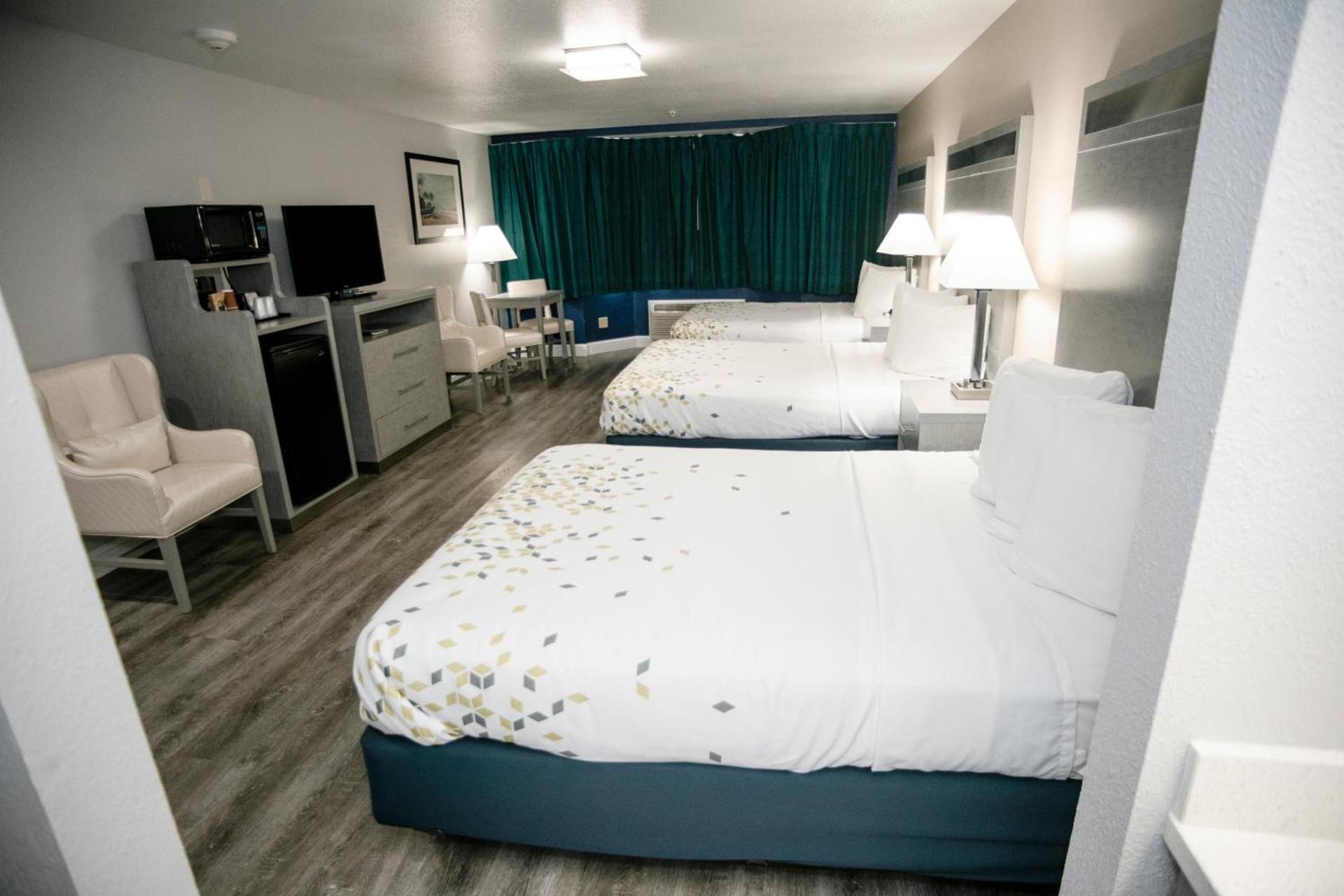 Anchor Beach Inn photo 2