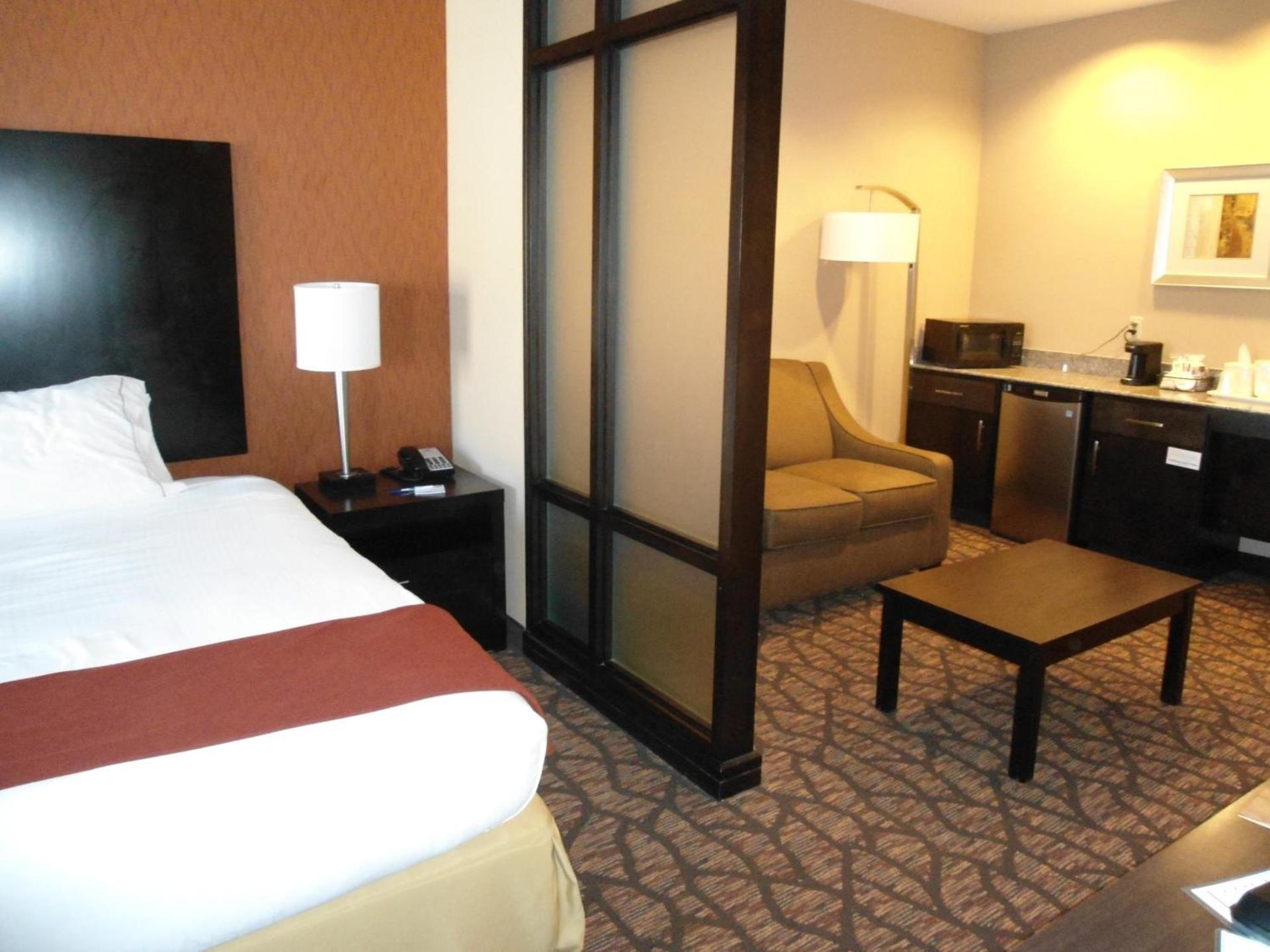 Holiday Inn Express and Suites Alpine by IHG photo 35