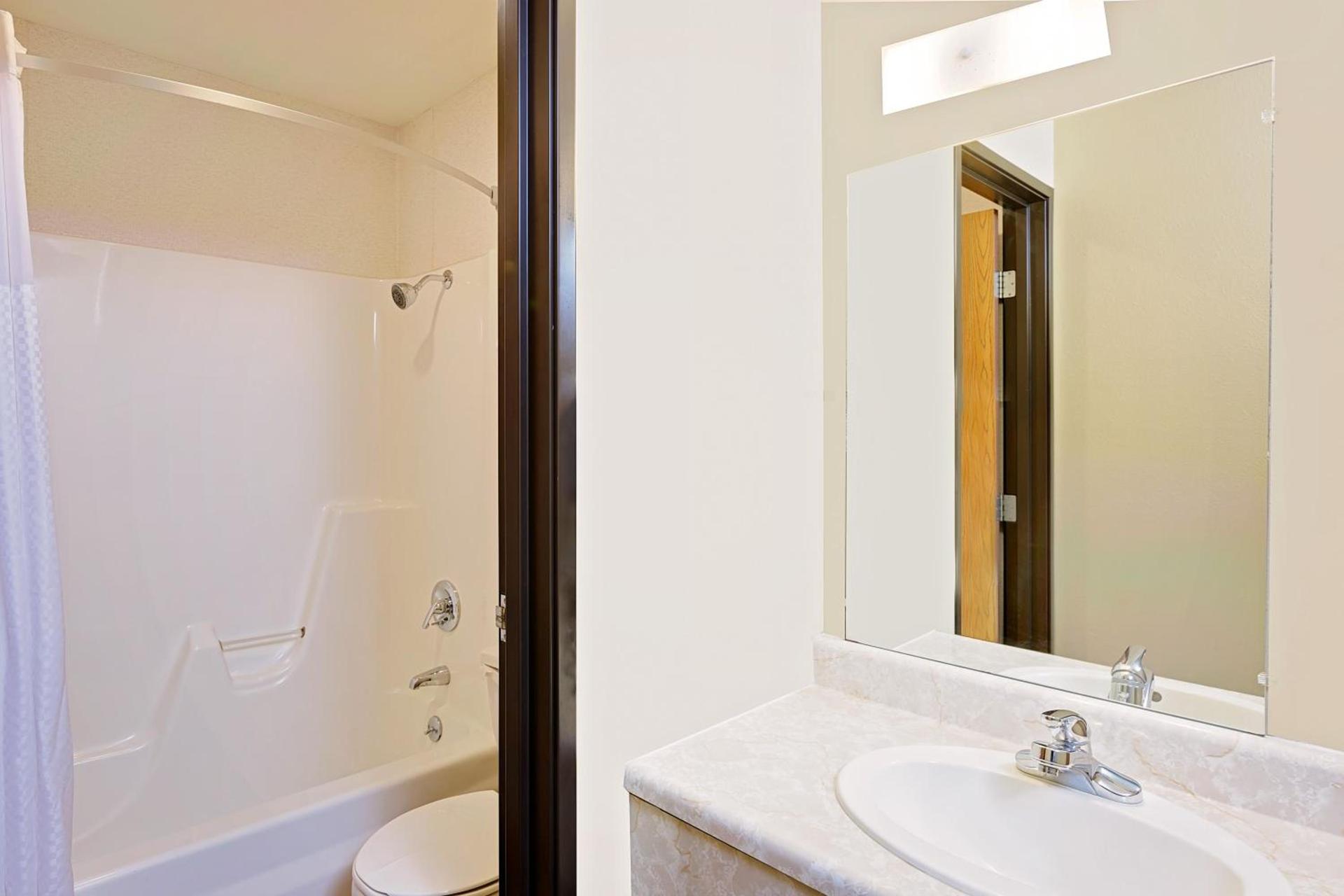 Americas Best Value Inn Onawa photo 25