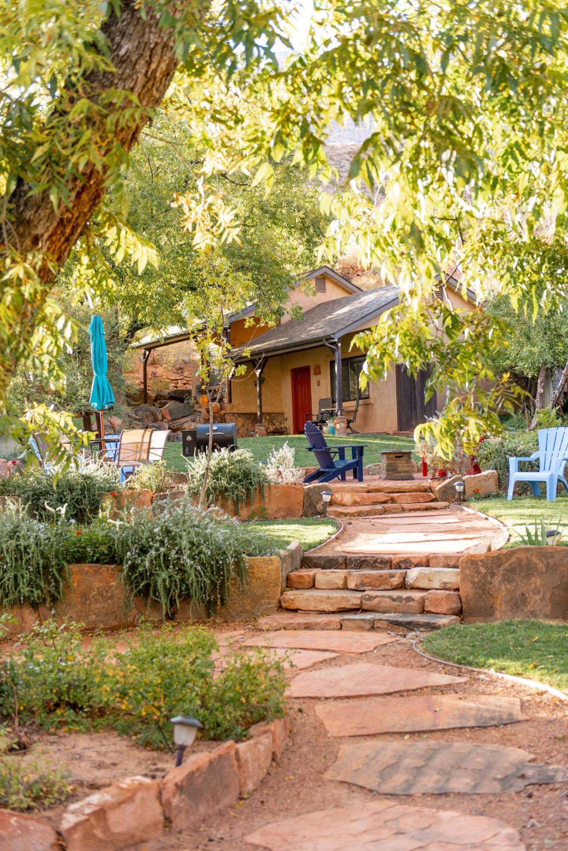 Red Rock Inn Cottages photo 2