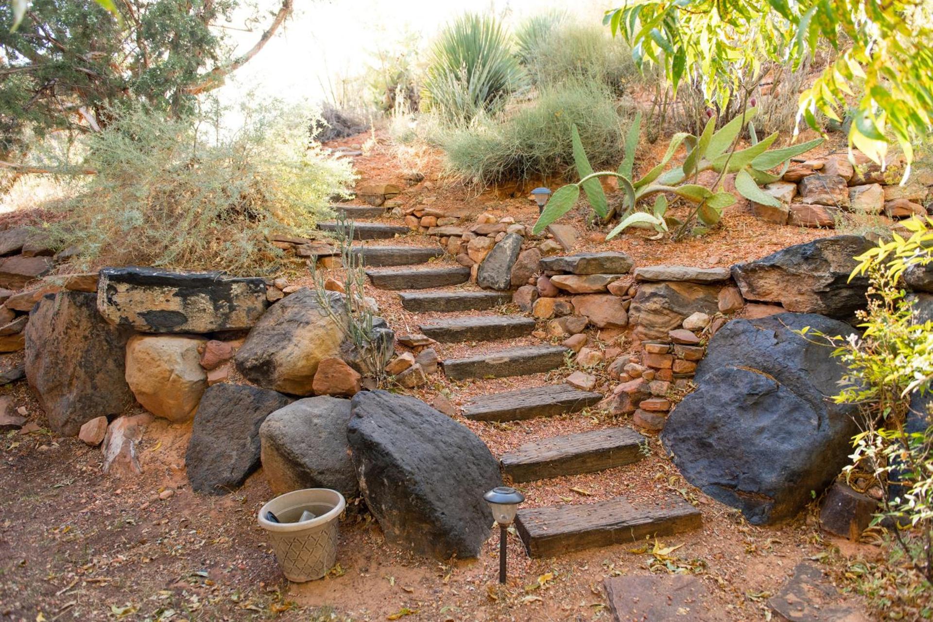 Red Rock Inn Cottages photo 60