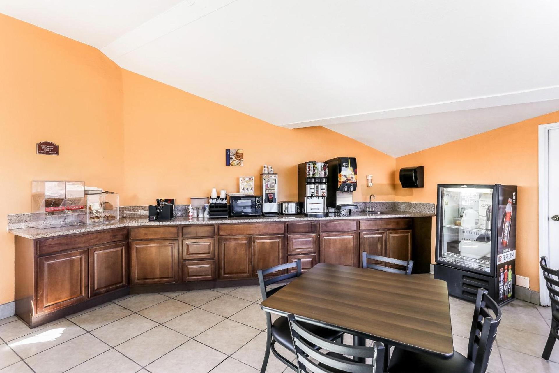 Americas Best Value Inn and Suites El Centro photo 30