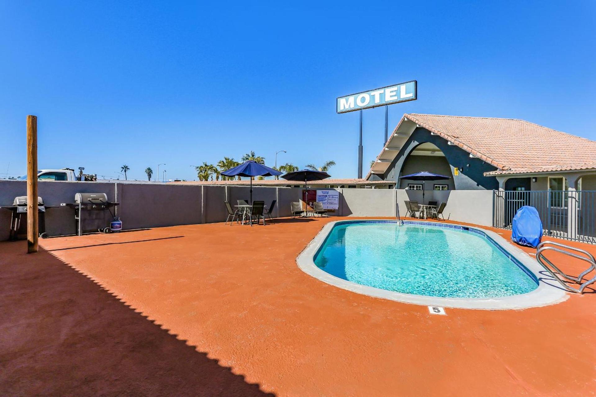 Americas Best Value Inn and Suites El Centro photo 19