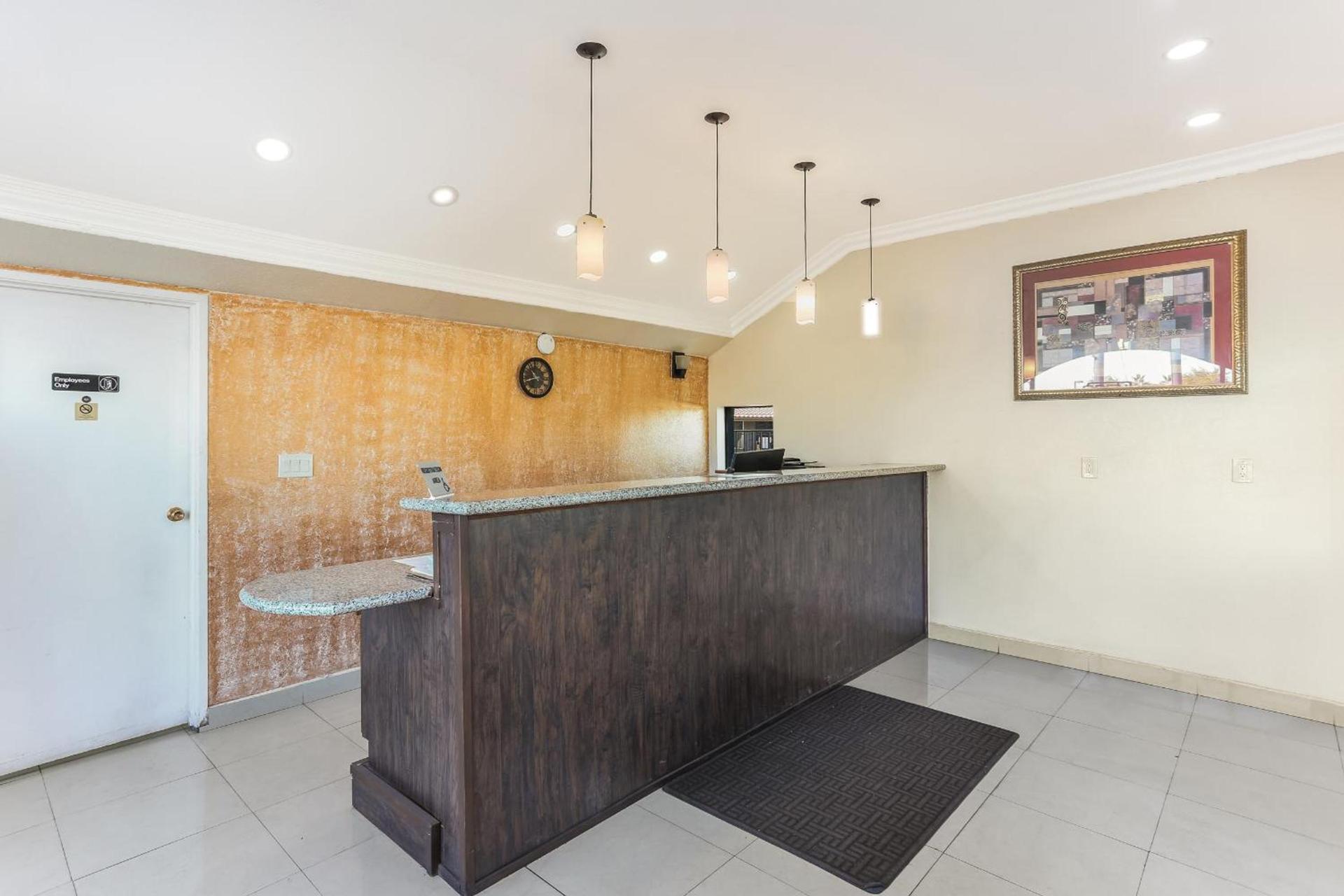 Americas Best Value Inn and Suites El Centro photo 23
