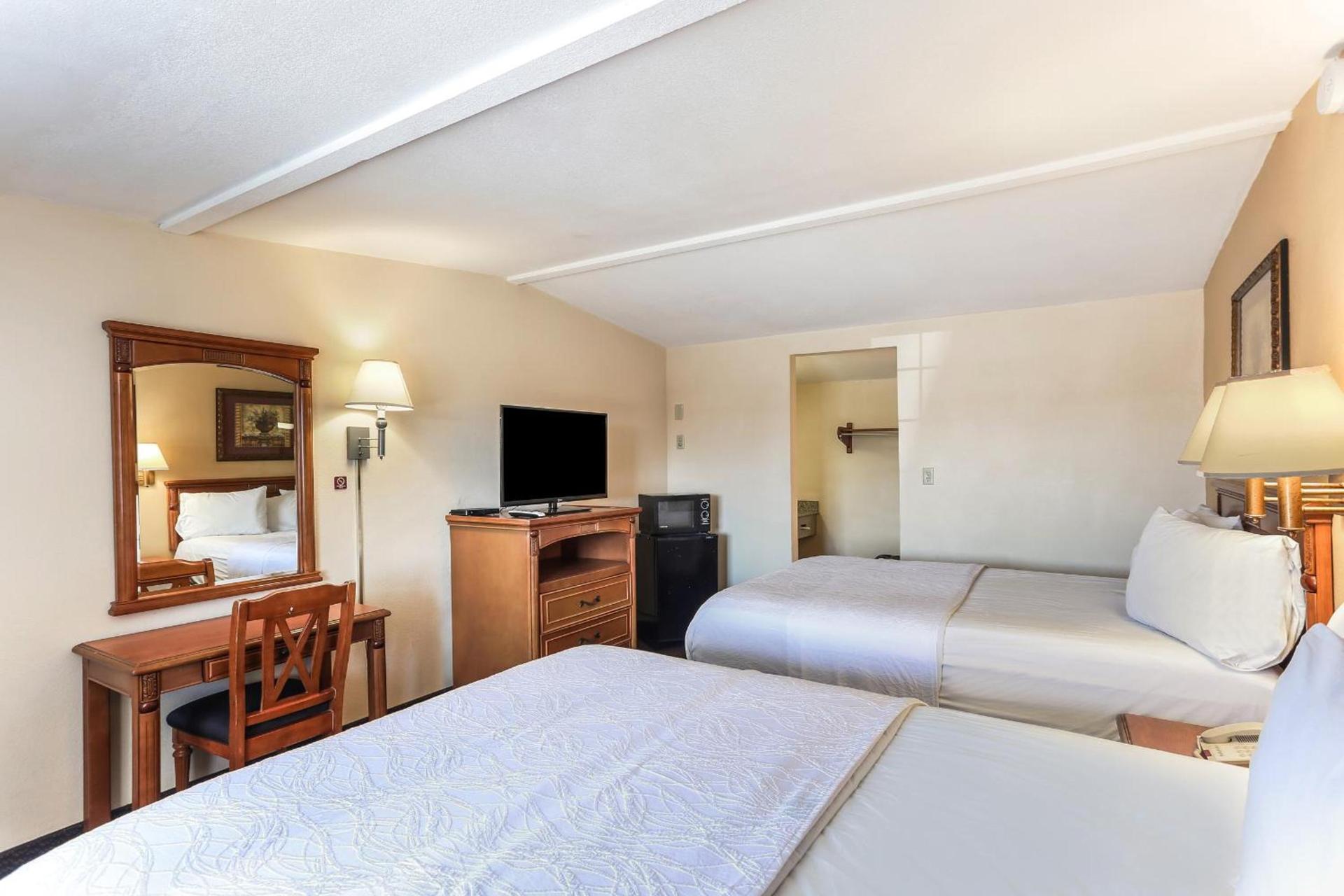 Americas Best Value Inn and Suites El Centro photo 17