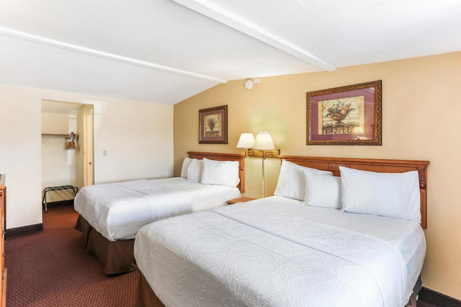 Americas Best Value Inn and Suites El Centro photo 18