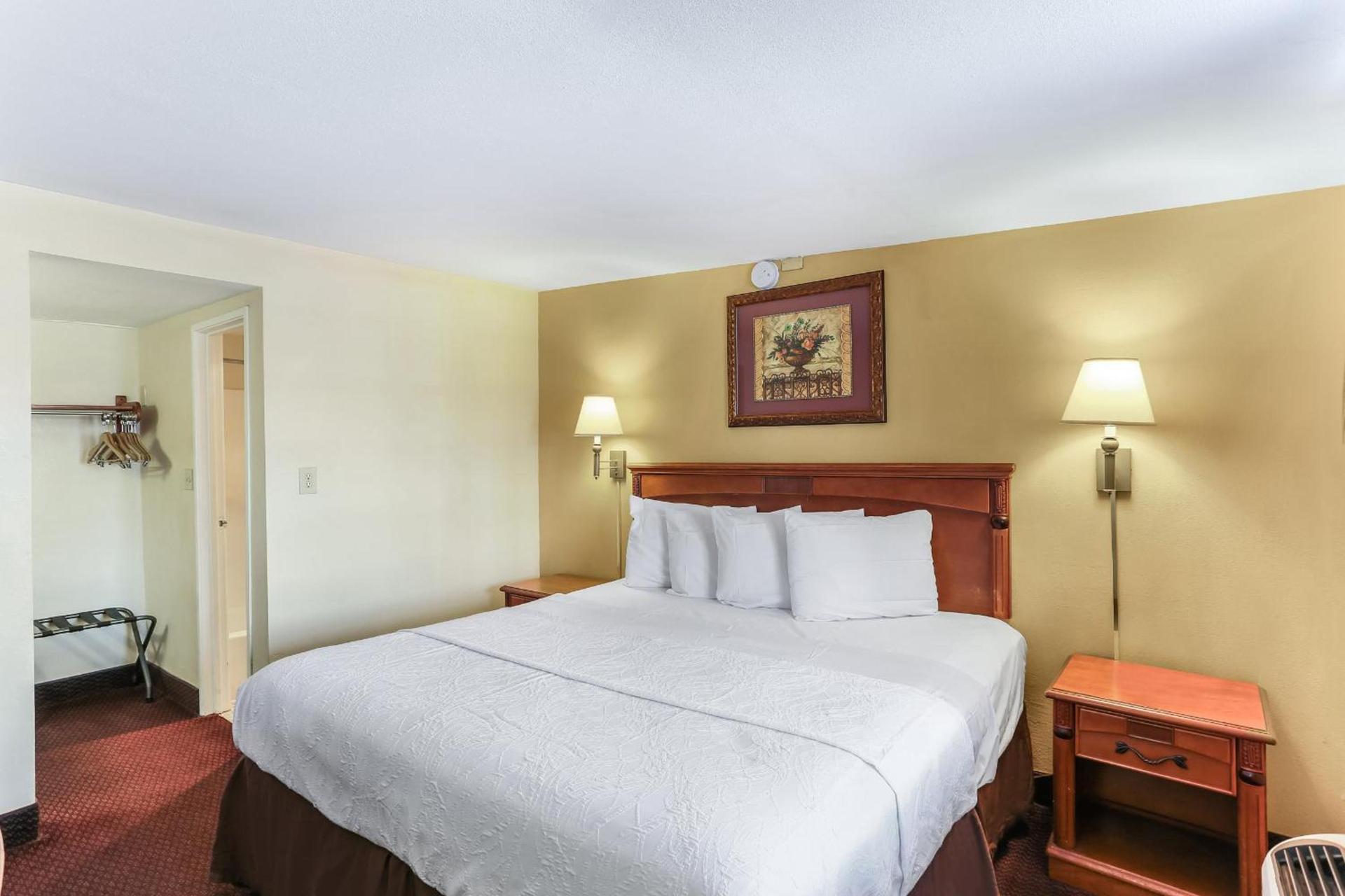 Americas Best Value Inn and Suites El Centro photo 14