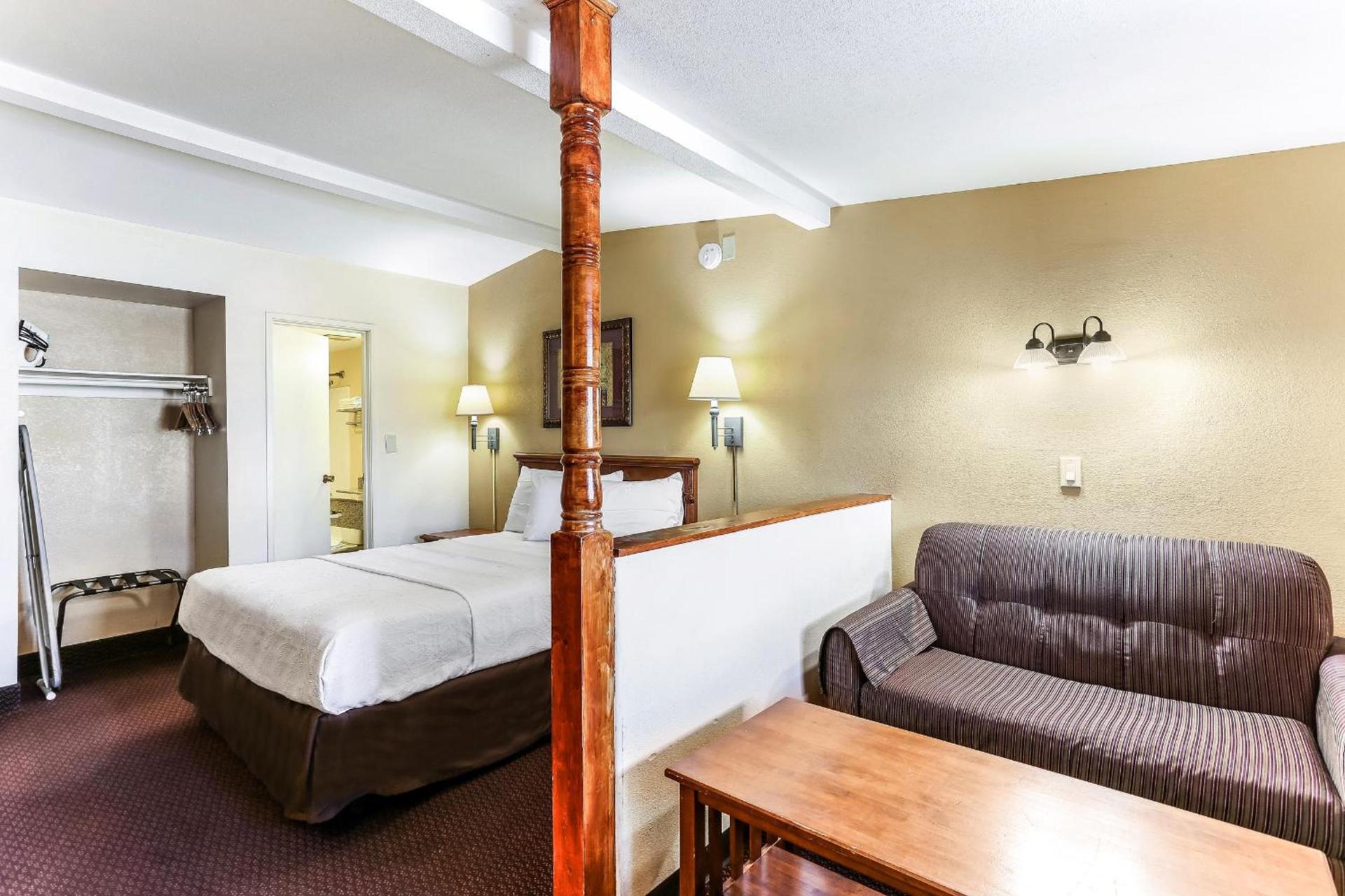 Americas Best Value Inn and Suites El Centro photo 10