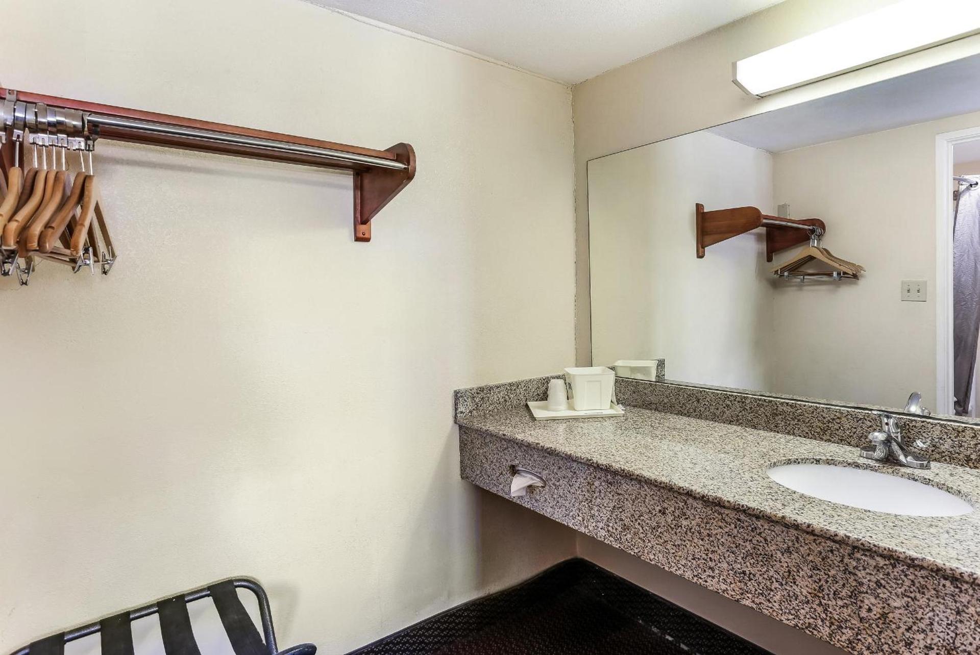 Americas Best Value Inn and Suites El Centro photo 2