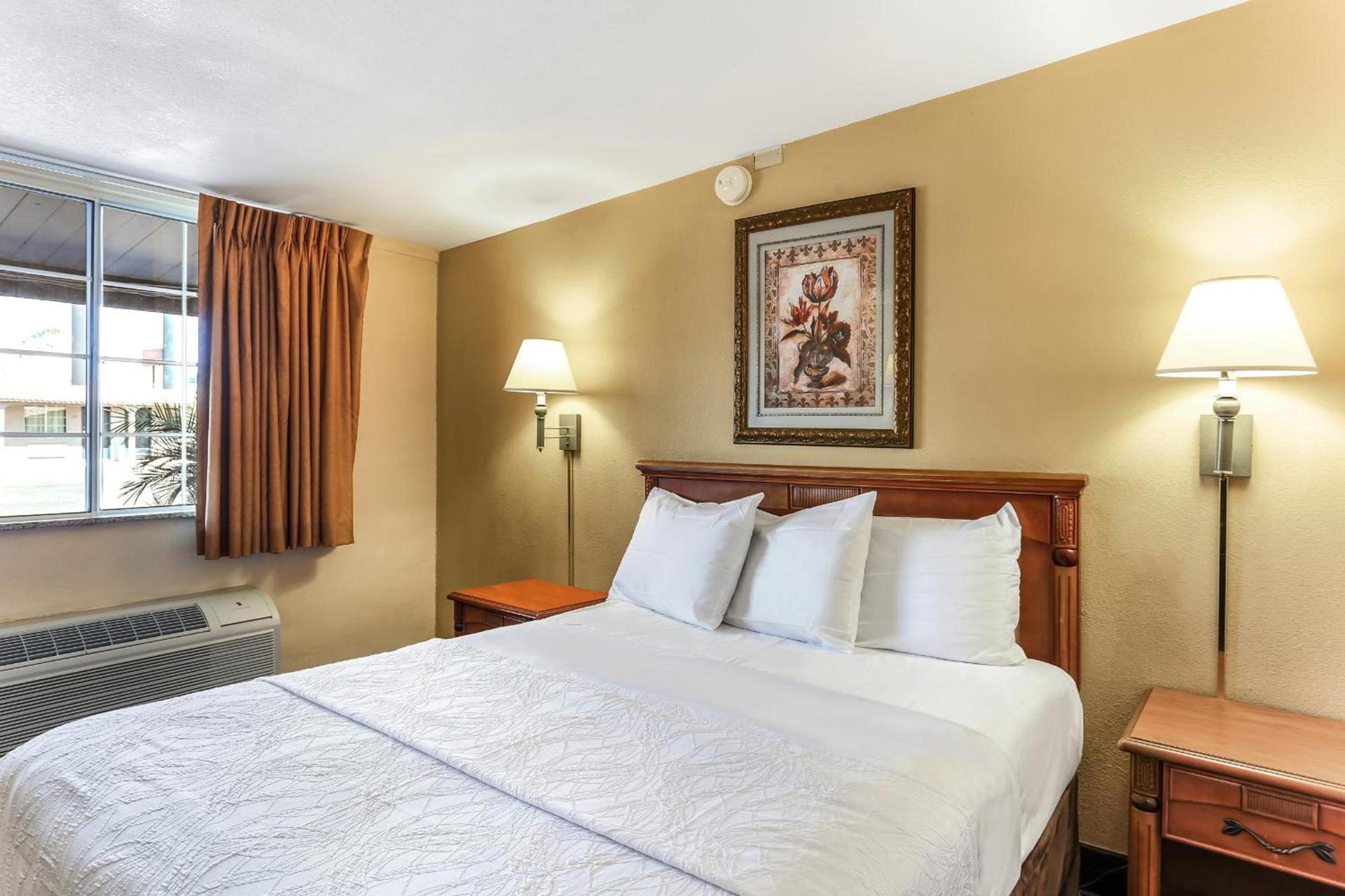 Americas Best Value Inn and Suites El Centro photo 3
