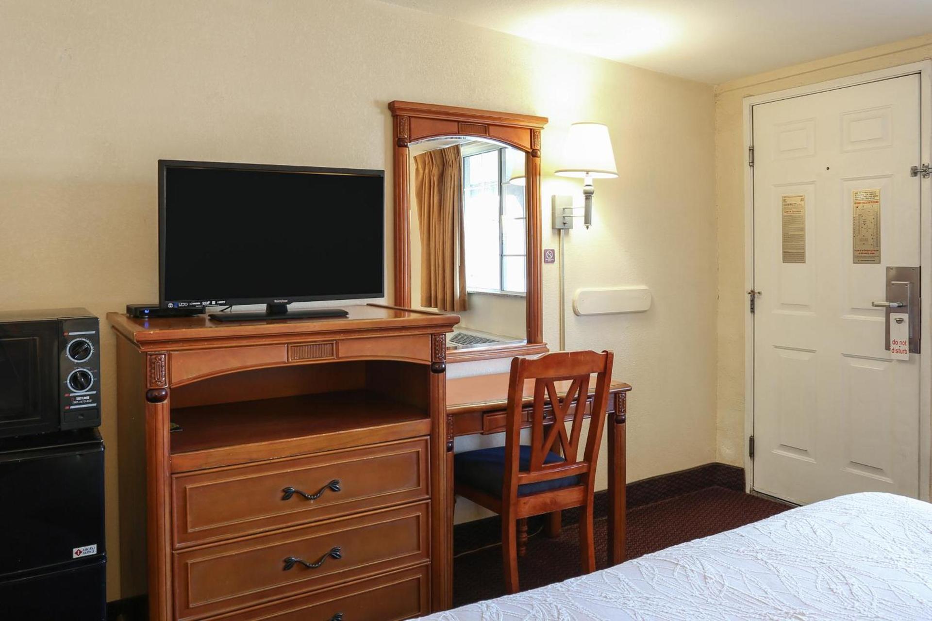 Americas Best Value Inn and Suites El Centro photo 4