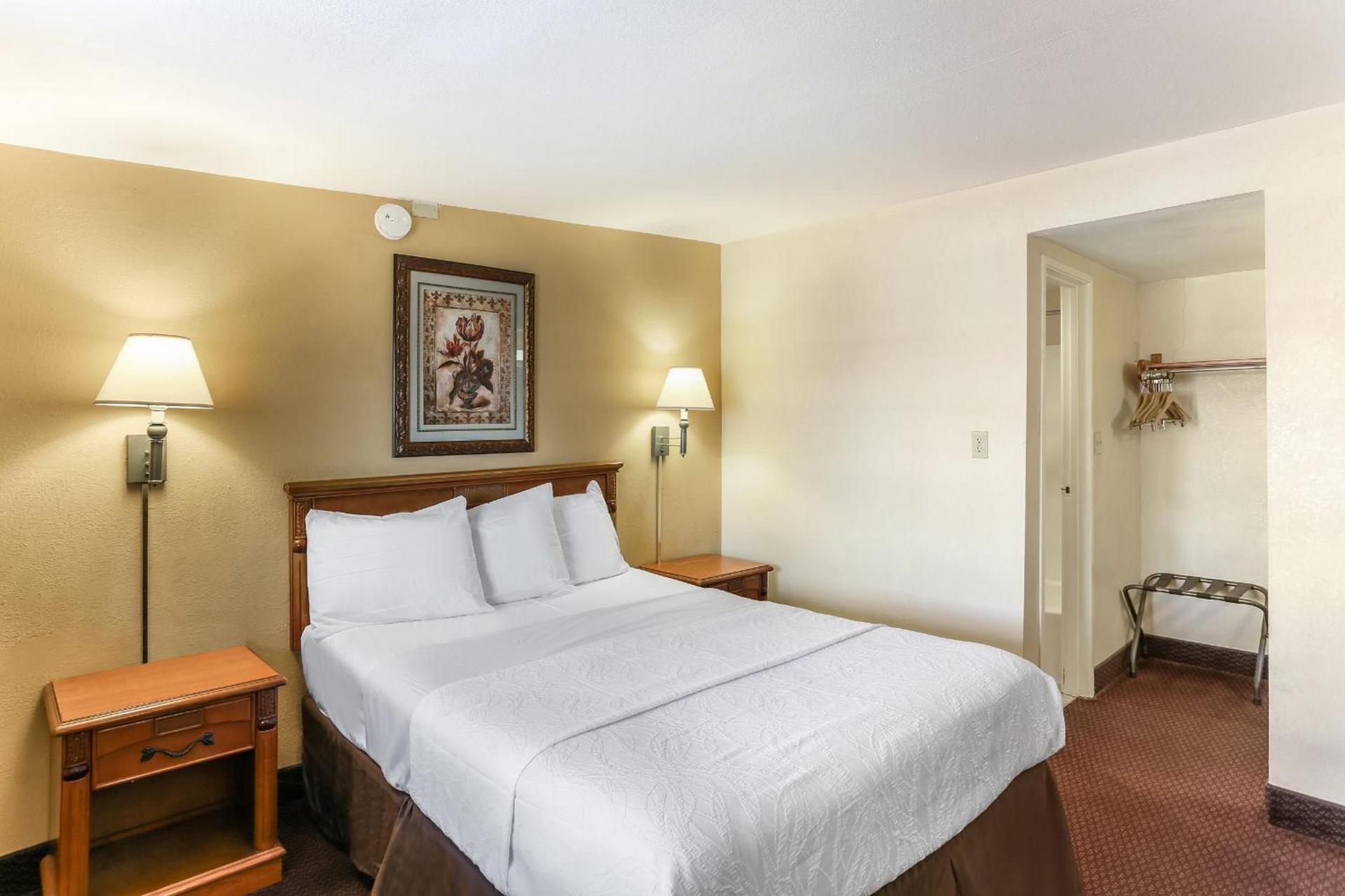 Americas Best Value Inn and Suites El Centro photo 6