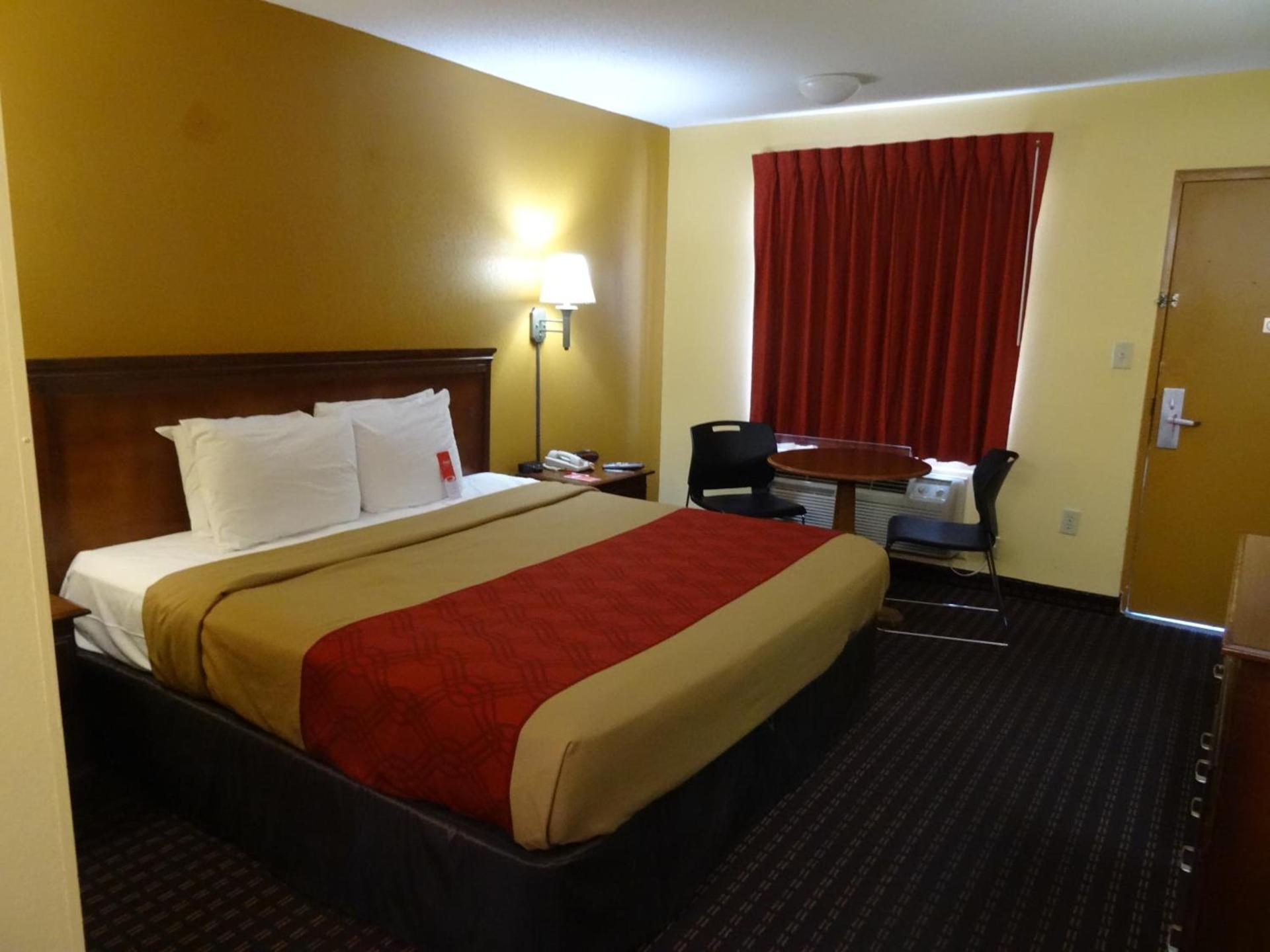 Econo Lodge Fredericksburg near I-95 photo 2