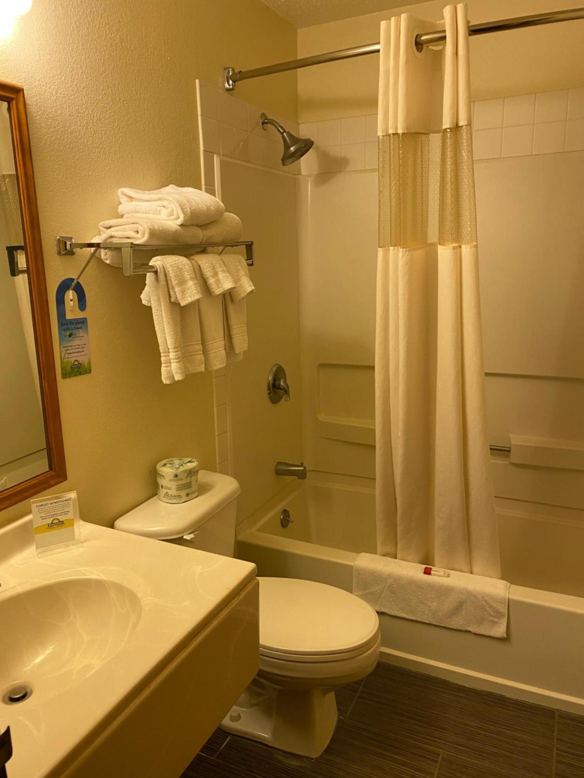 Days Inn by Wyndham Morton photo 31