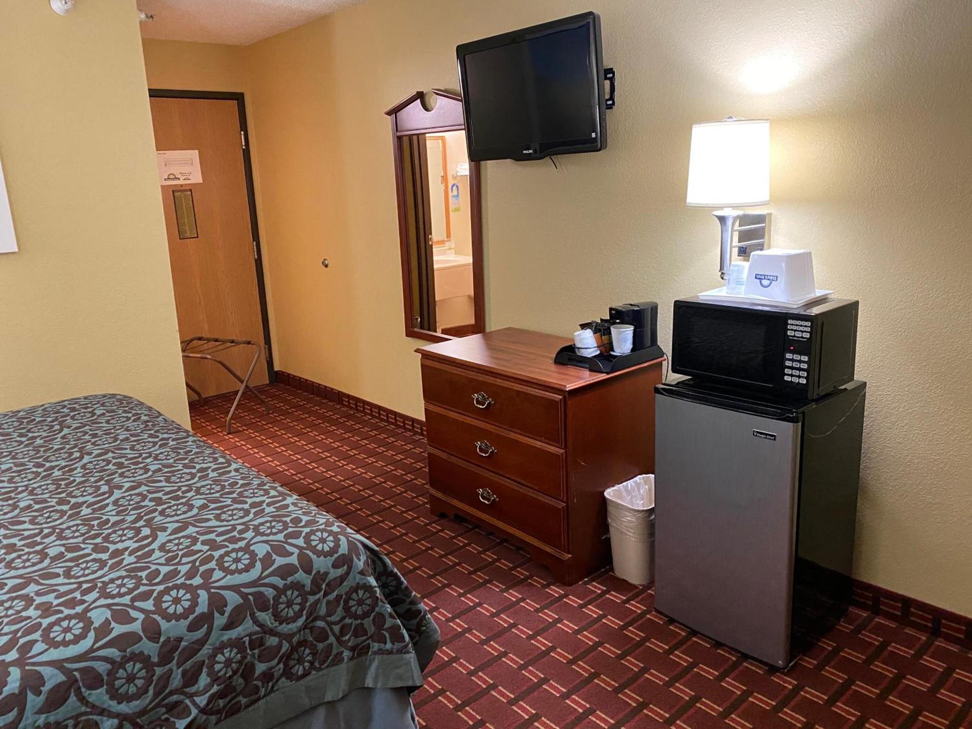 Days Inn by Wyndham Morton photo 19