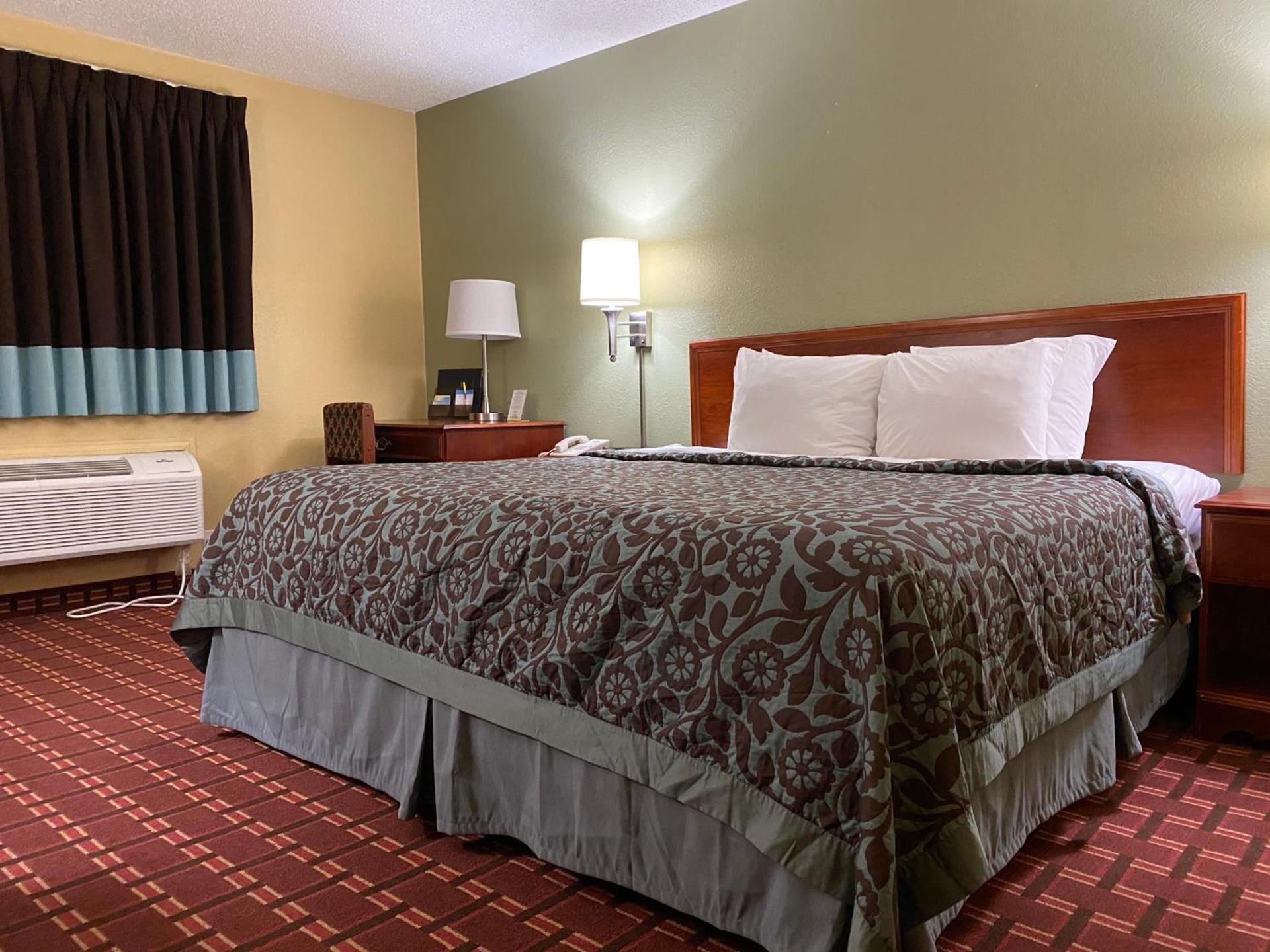 Days Inn by Wyndham Morton photo 18