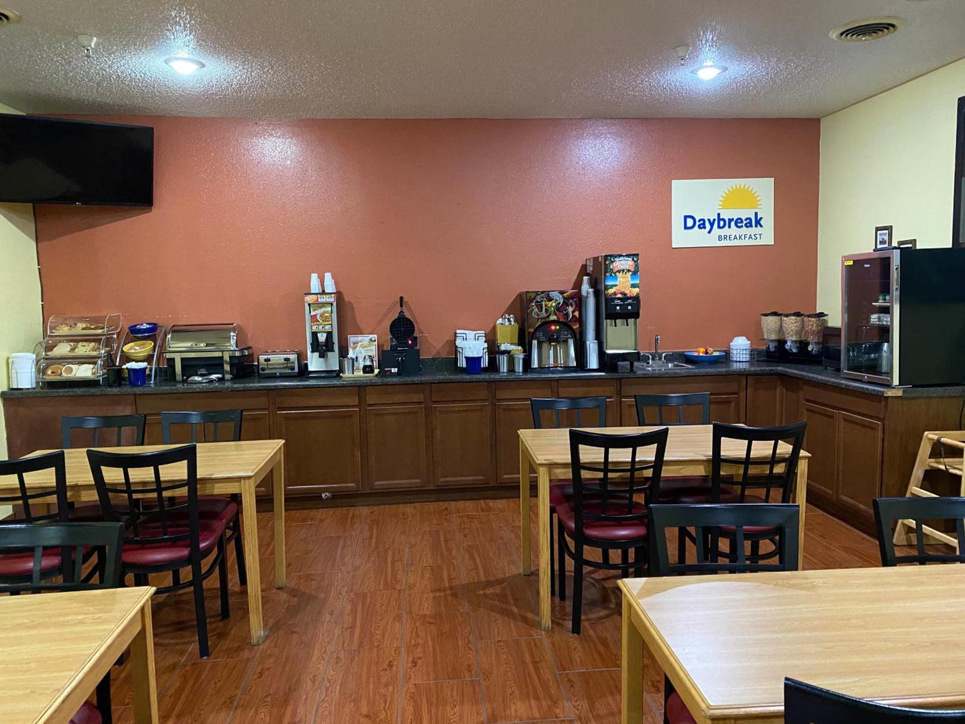 Days Inn by Wyndham Morton photo 8