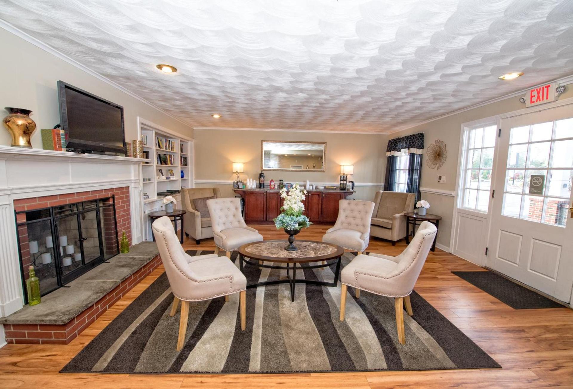 Colonial Inn Seekonk photo 17