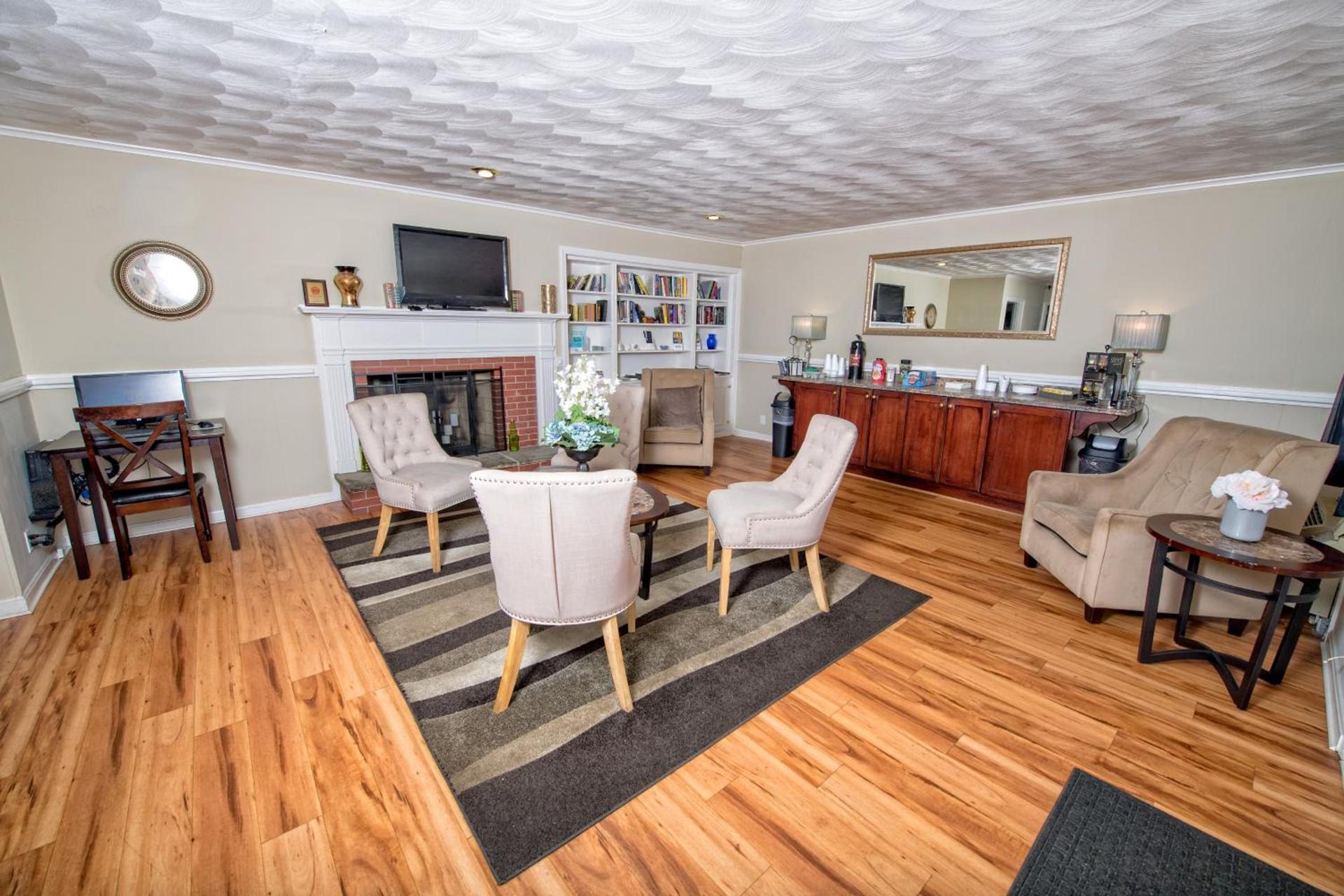 Colonial Inn Seekonk photo 15