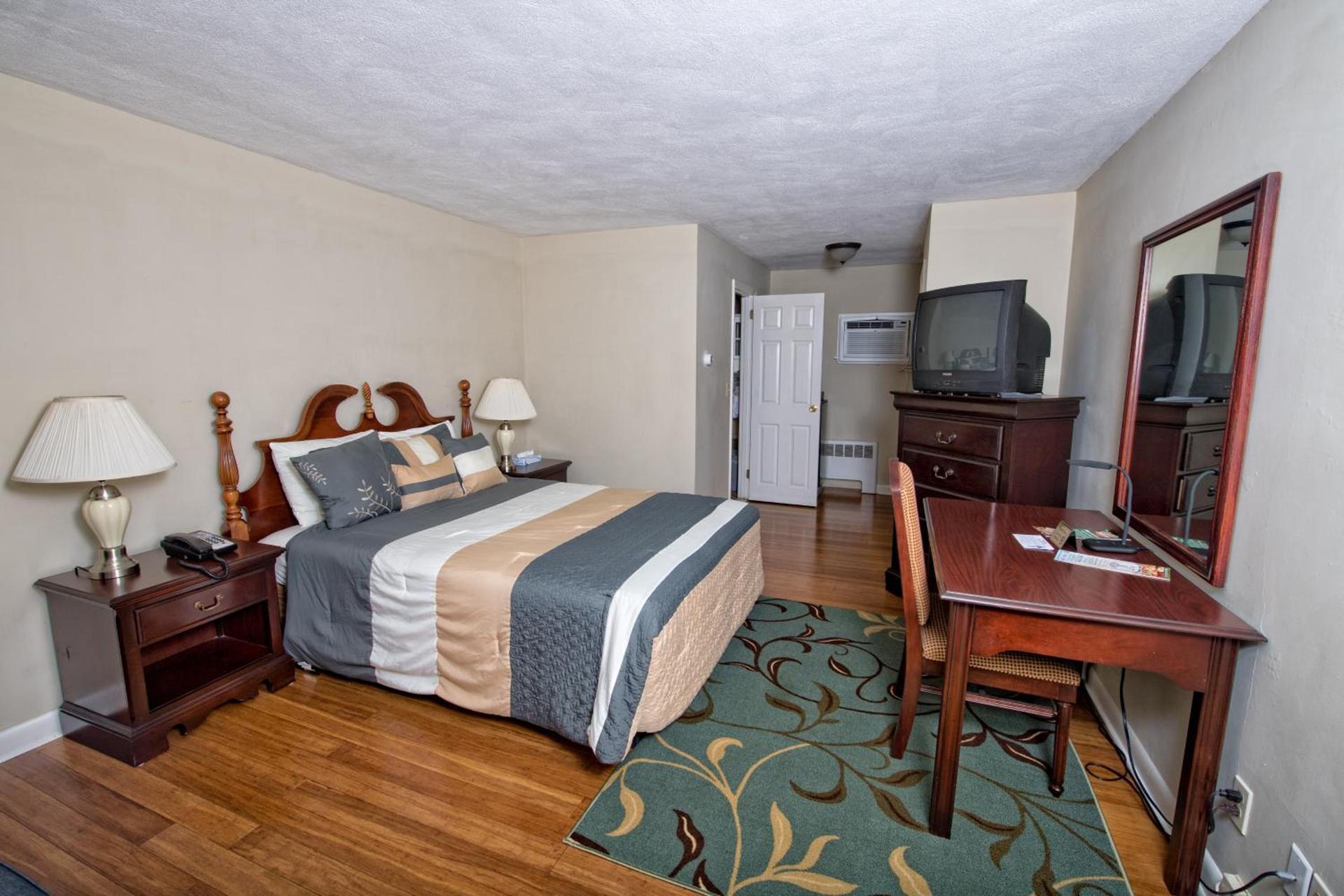 Colonial Inn Seekonk photo 11