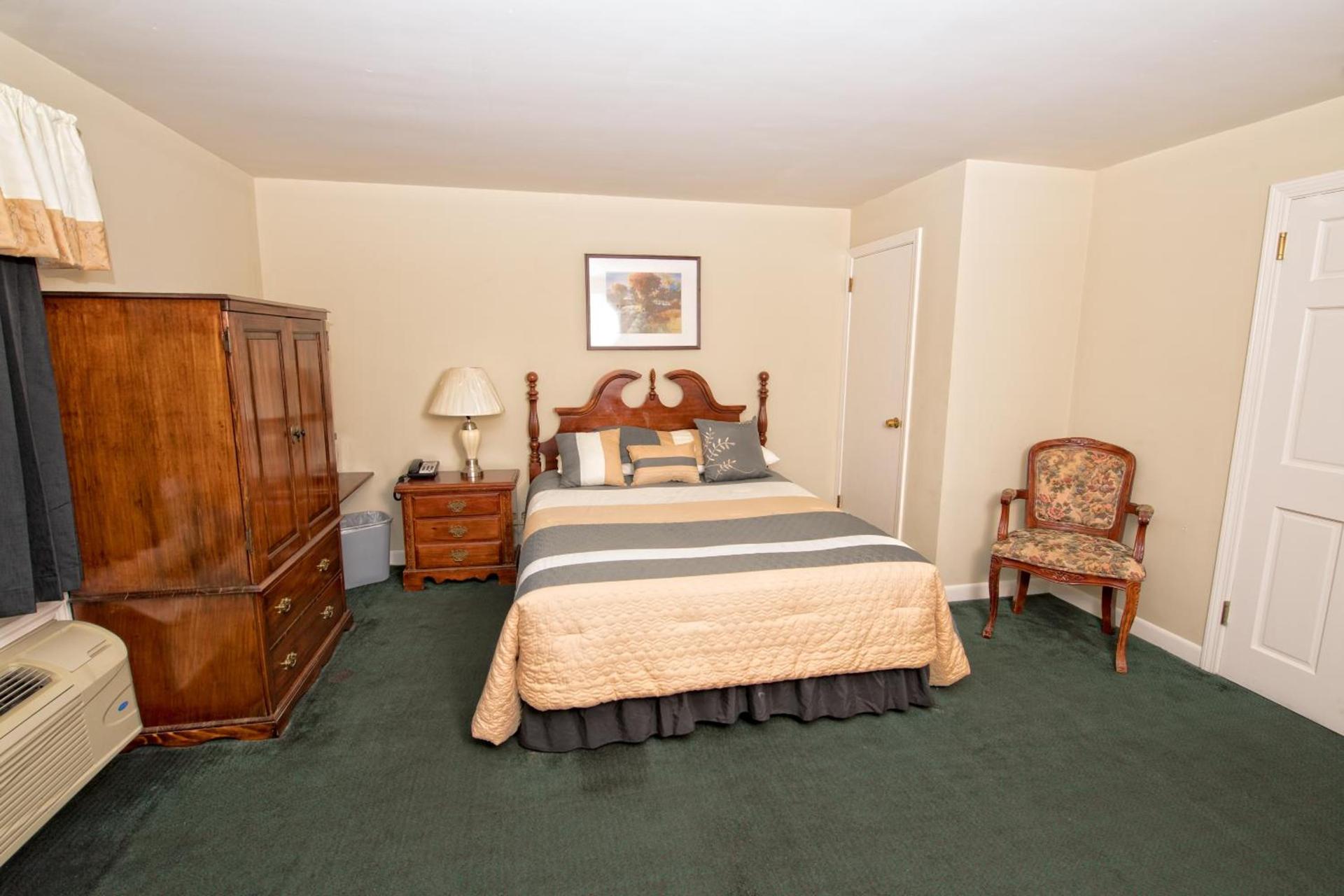 Colonial Inn Seekonk photo 9
