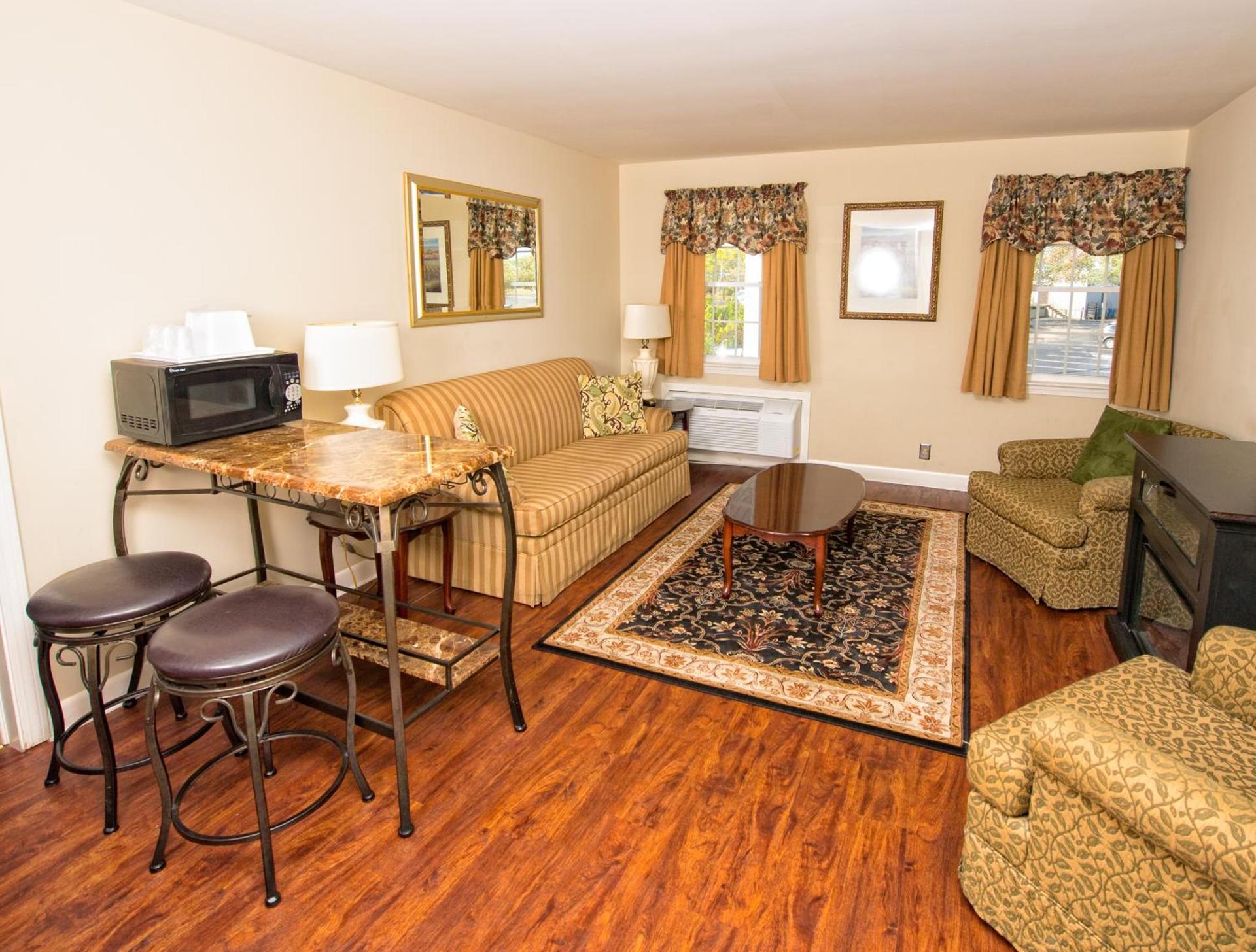 Colonial Inn Seekonk photo 3