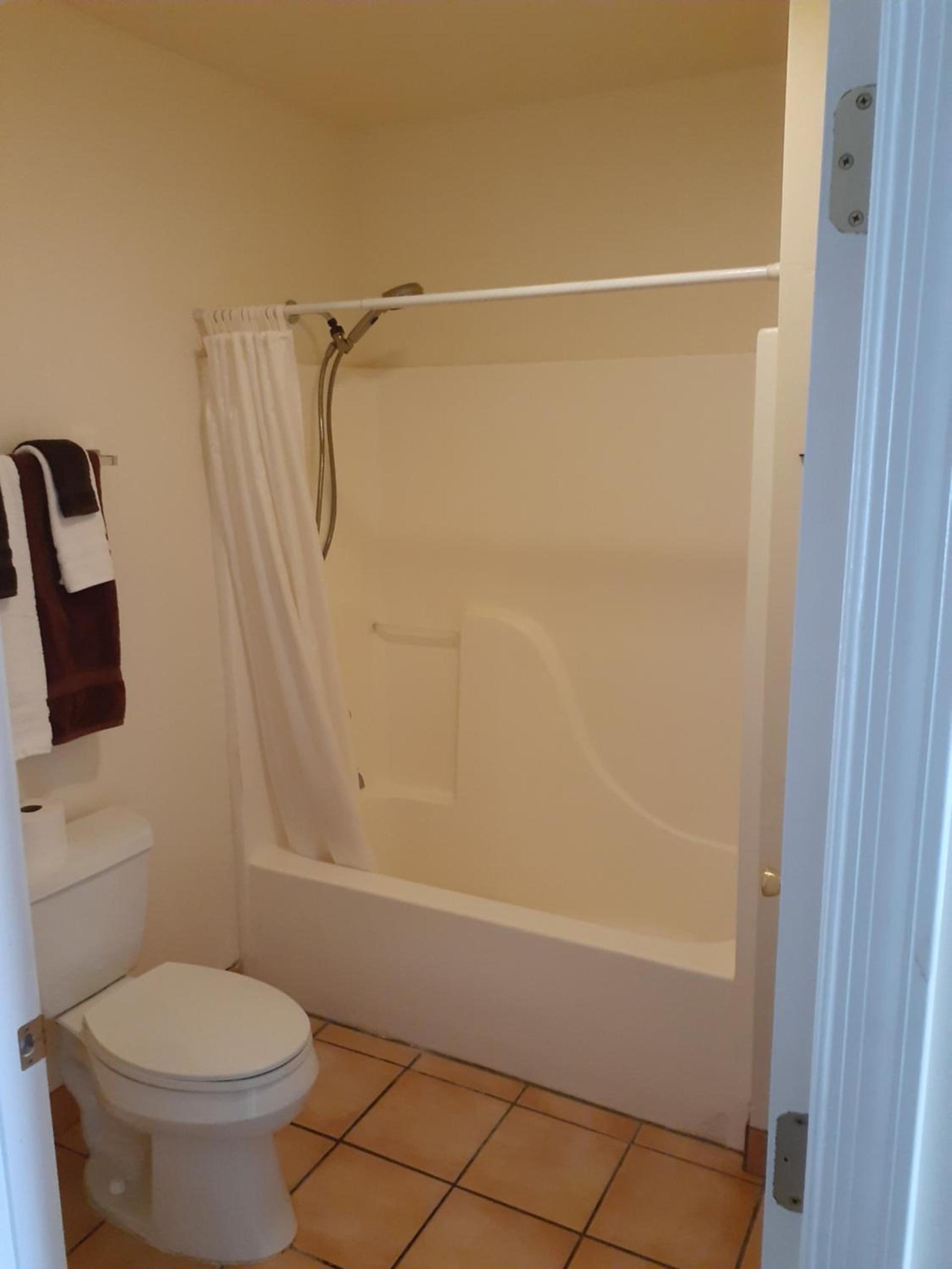 Stagecoach Suites photo 60