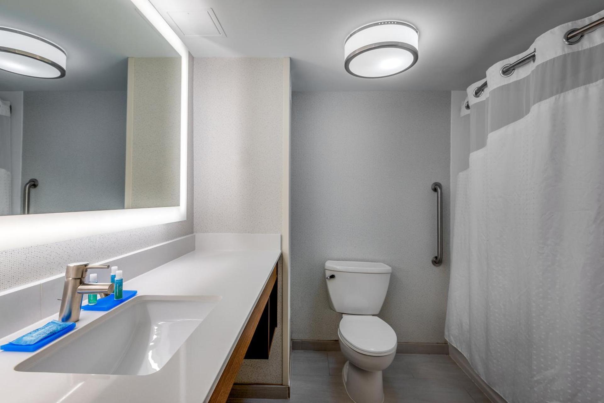 Holiday Inn Express Chapel Hill by IHG photo 37