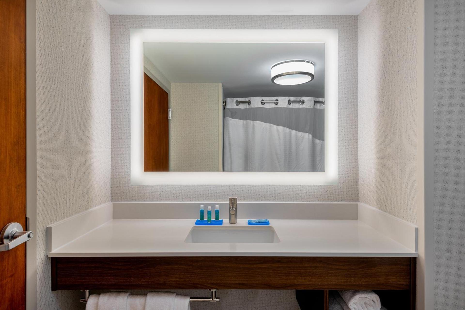 Holiday Inn Express Chapel Hill by IHG photo 31