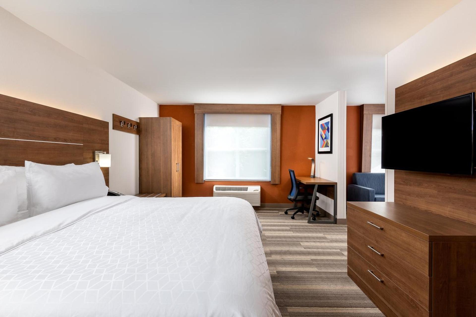 Holiday Inn Express Chapel Hill by IHG photo 35