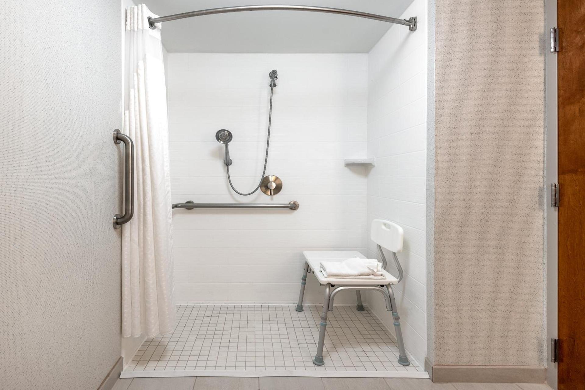 Holiday Inn Express Chapel Hill by IHG photo 29
