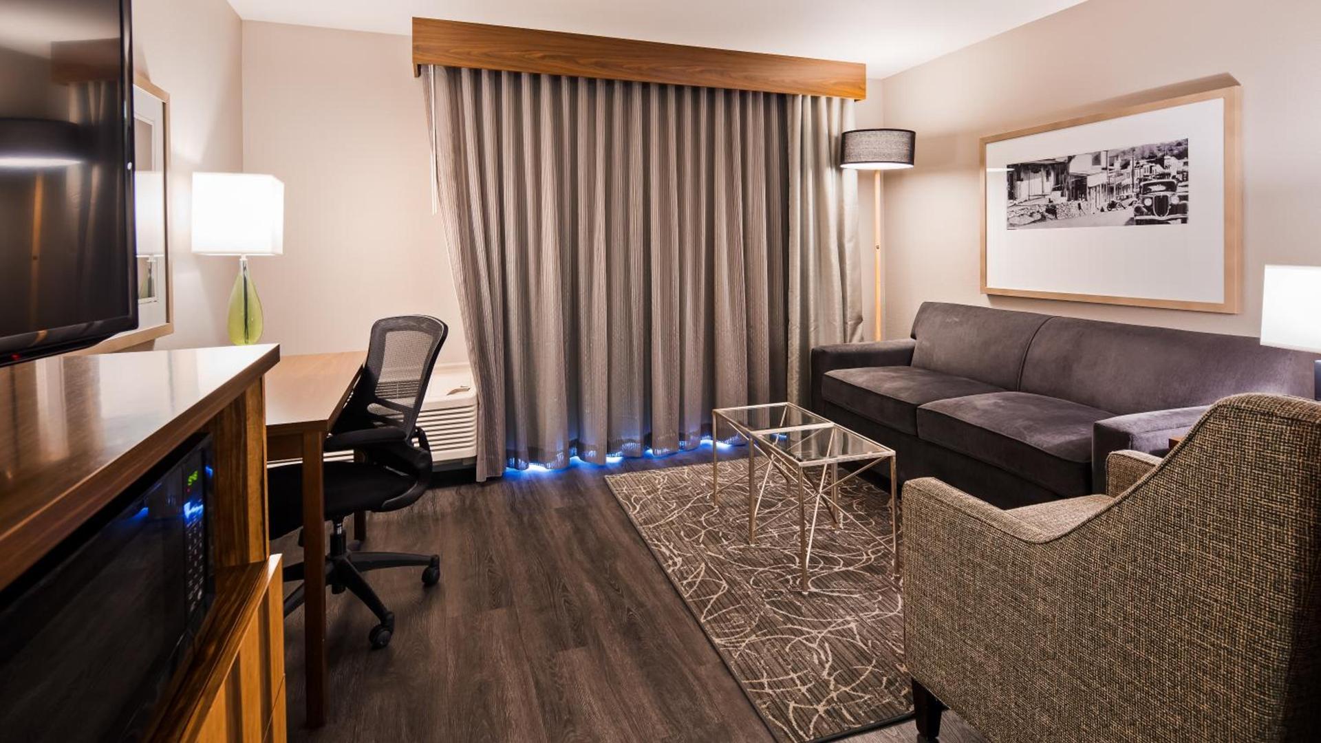 Best Western Cedar Inn & Suites photo 23