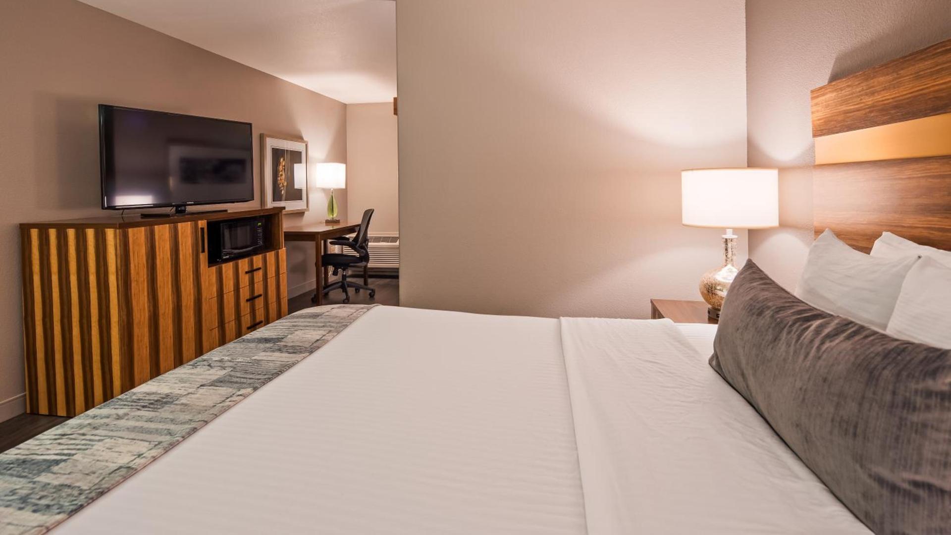 Best Western Cedar Inn & Suites photo 22