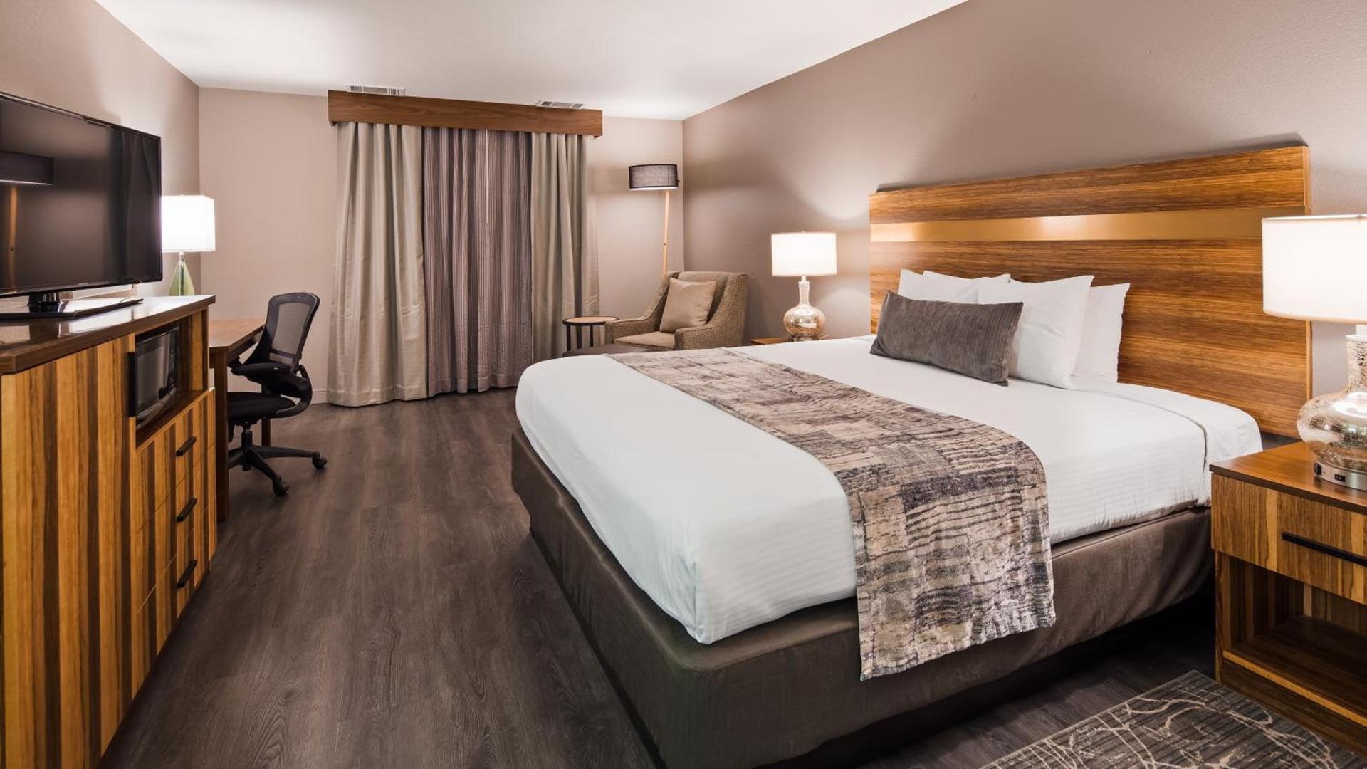 Best Western Cedar Inn & Suites photo 19
