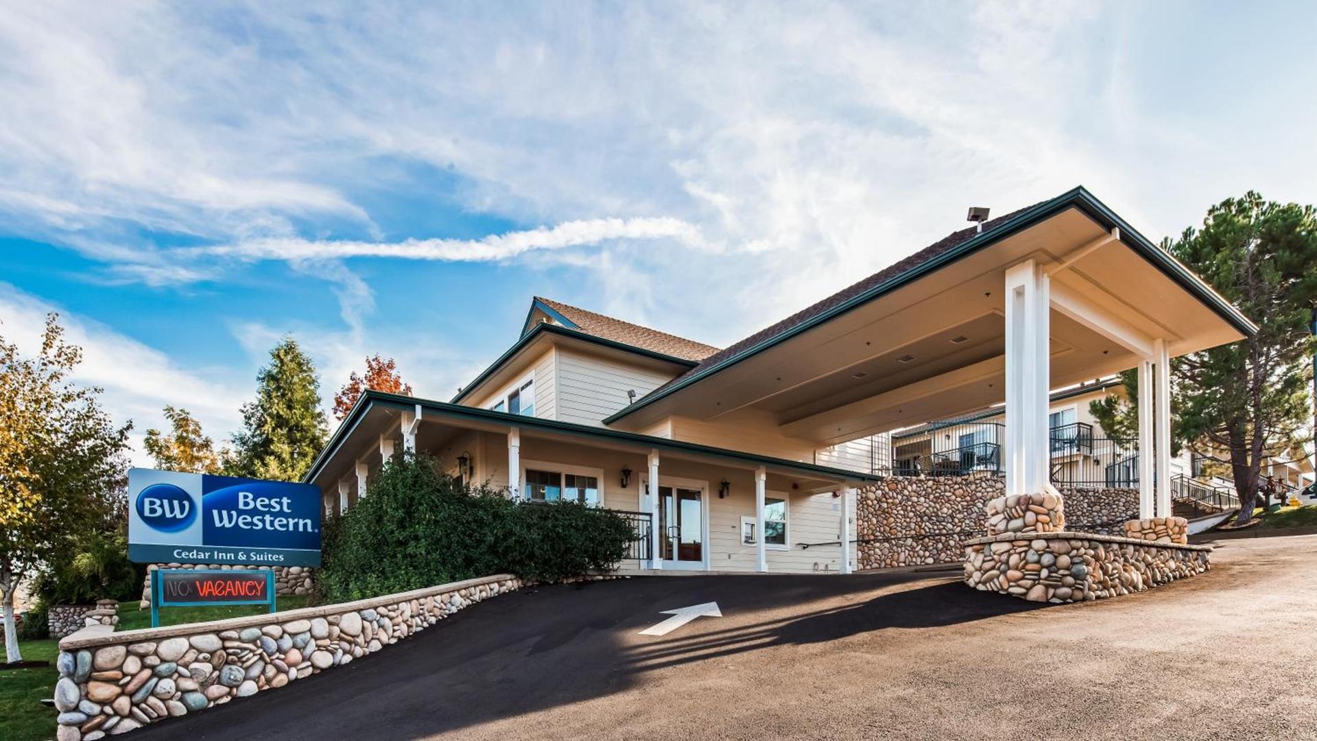Best Western Cedar Inn & Suites photo 31