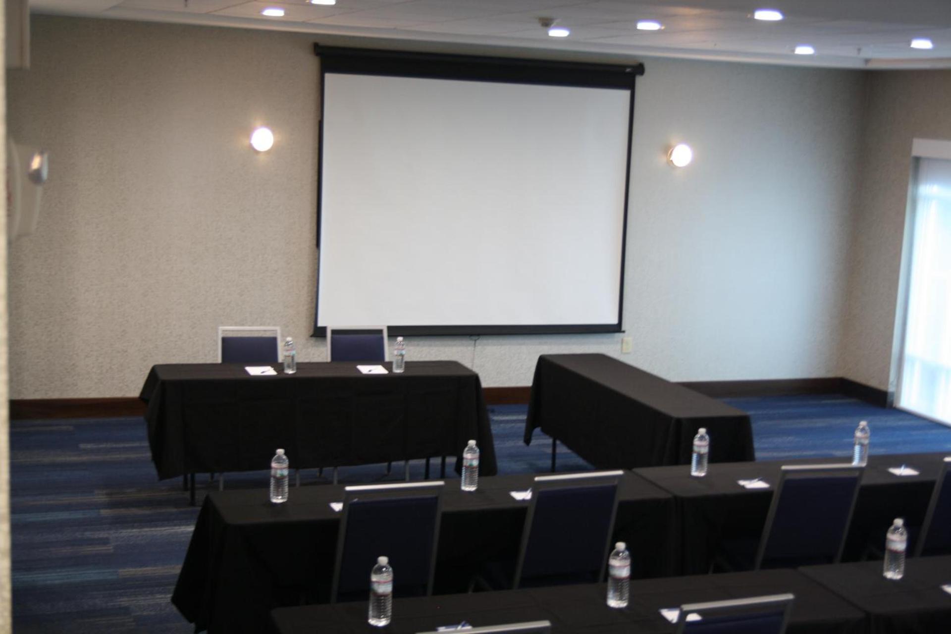 Holiday Inn Express Hotel & Suites Cincinnati - Mason by IHG photo 47