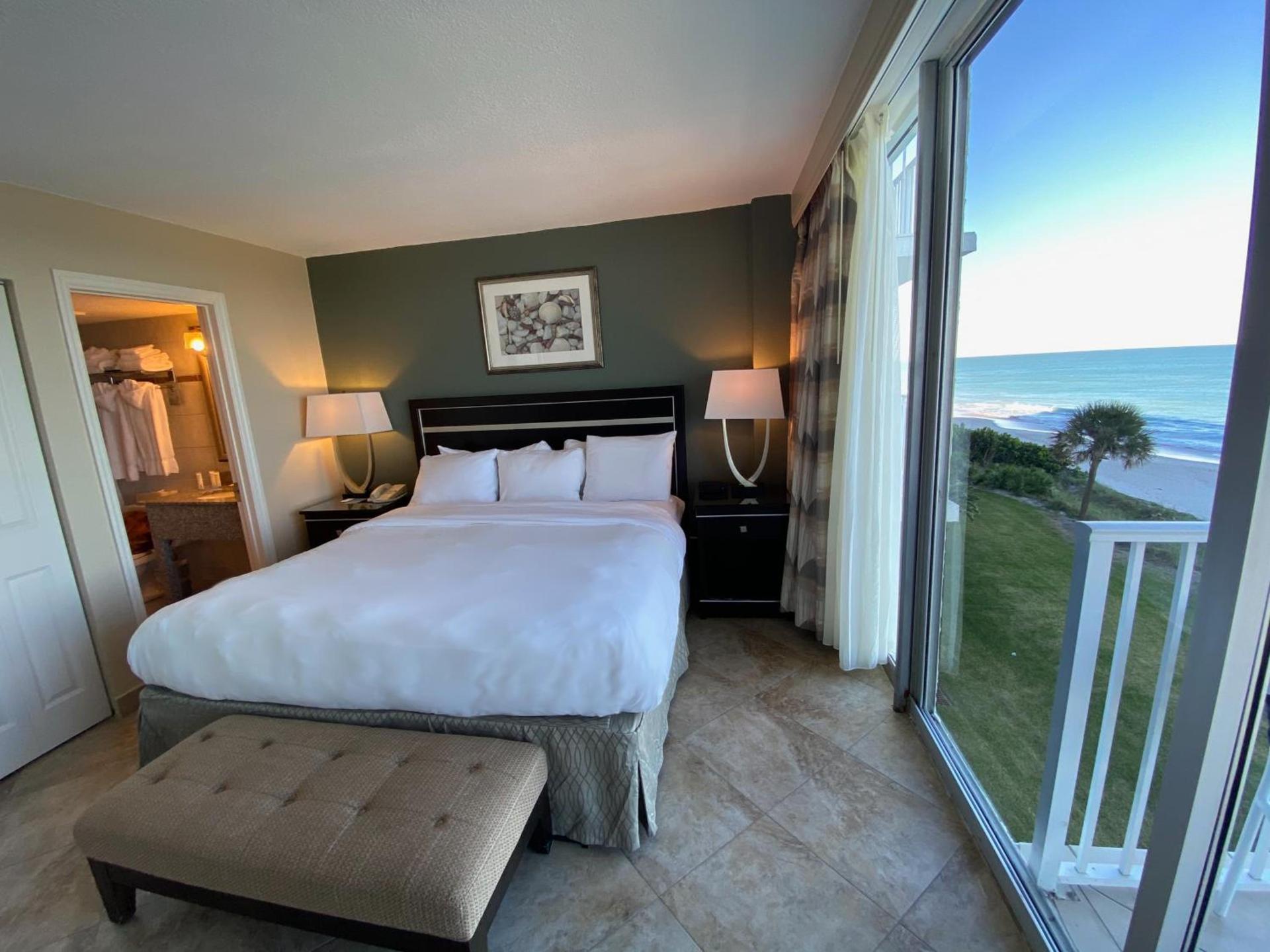 Radisson Suite Hotel Oceanfront photo 66