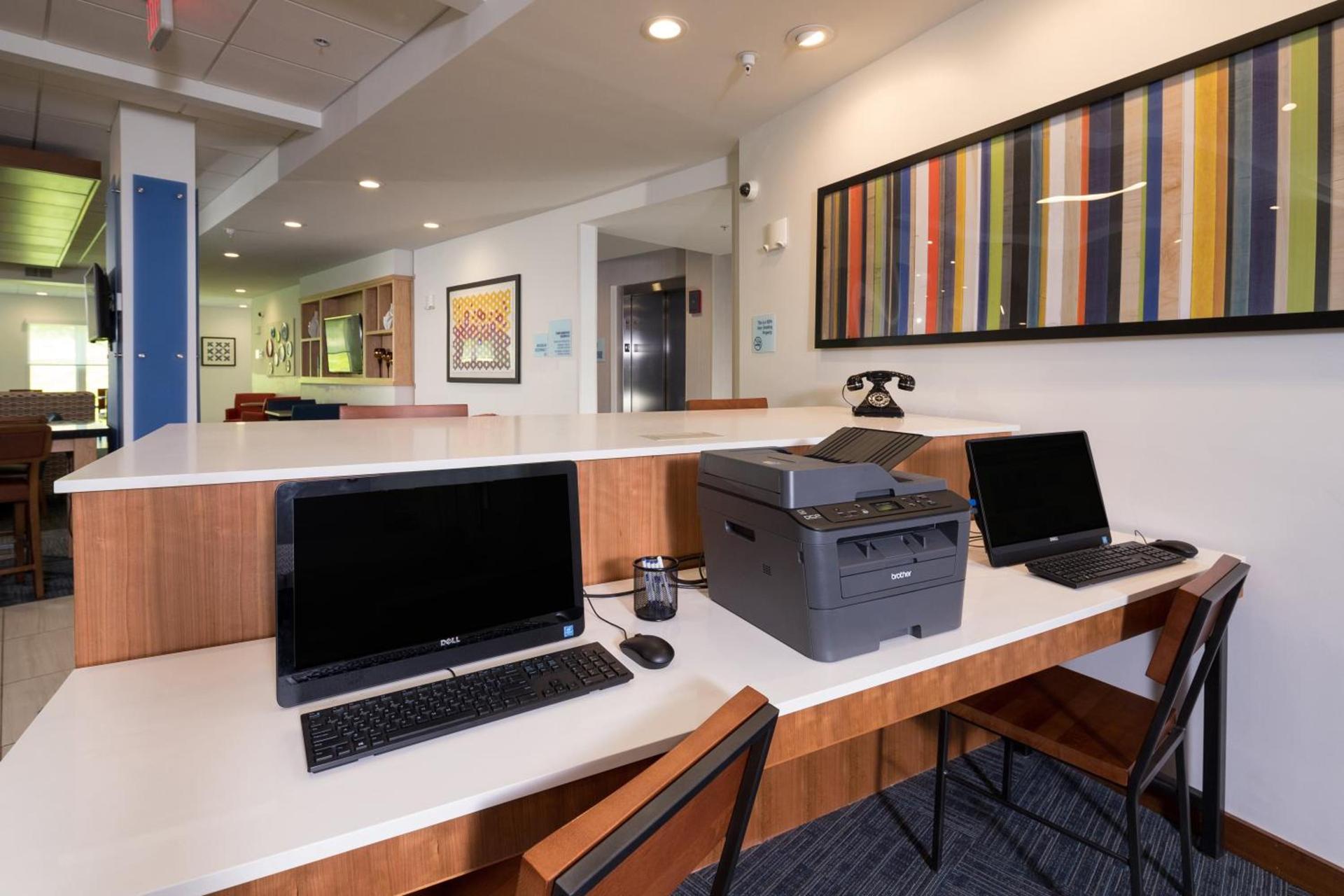 Holiday Inn Express & Suites - Portage by IHG photo 16