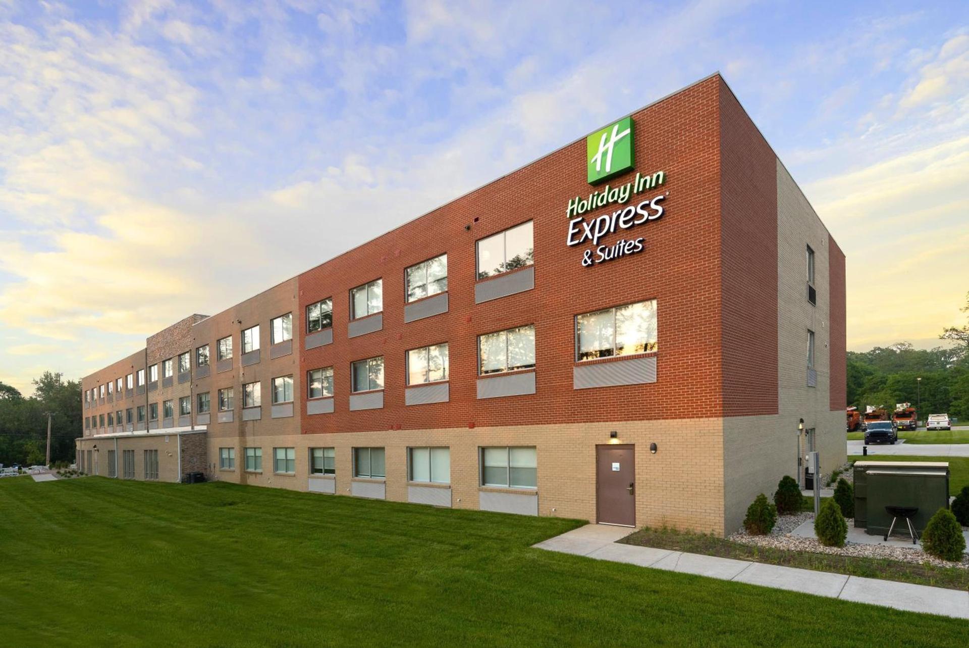 Holiday Inn Express & Suites - Portage by IHG photo 18