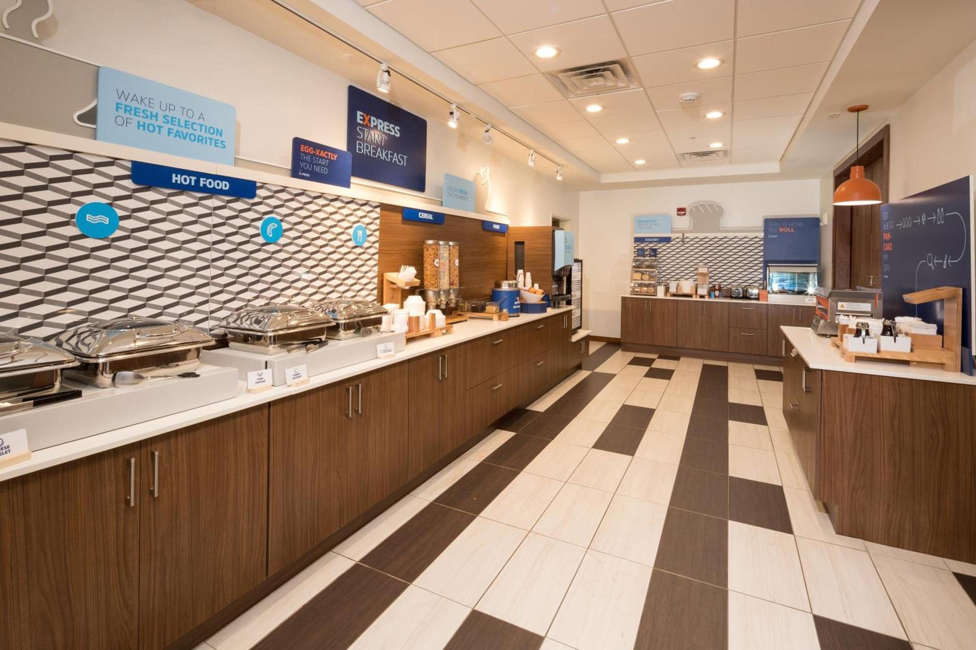 Holiday Inn Express & Suites - Portage by IHG photo 27
