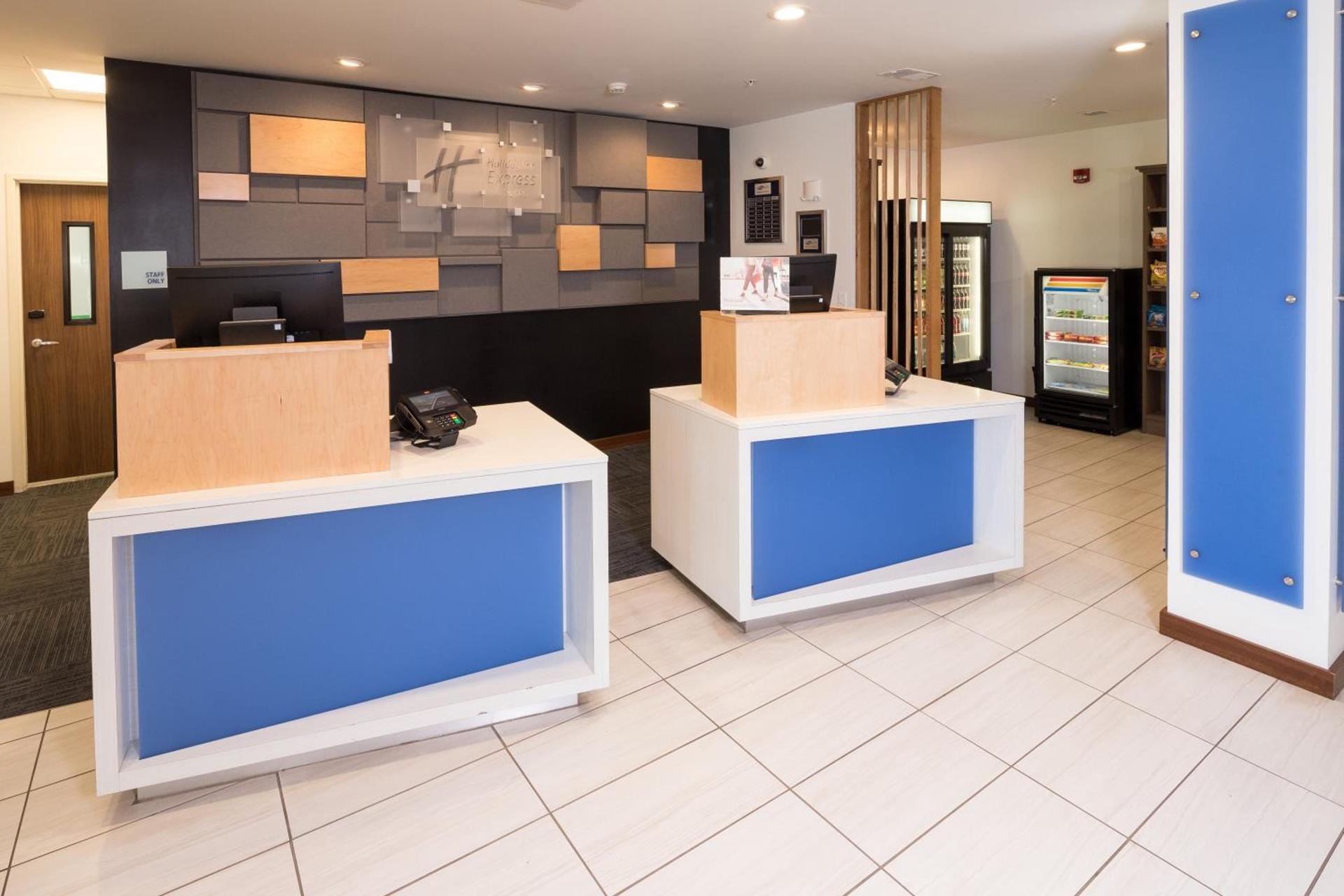 Holiday Inn Express & Suites - Portage by IHG photo 13