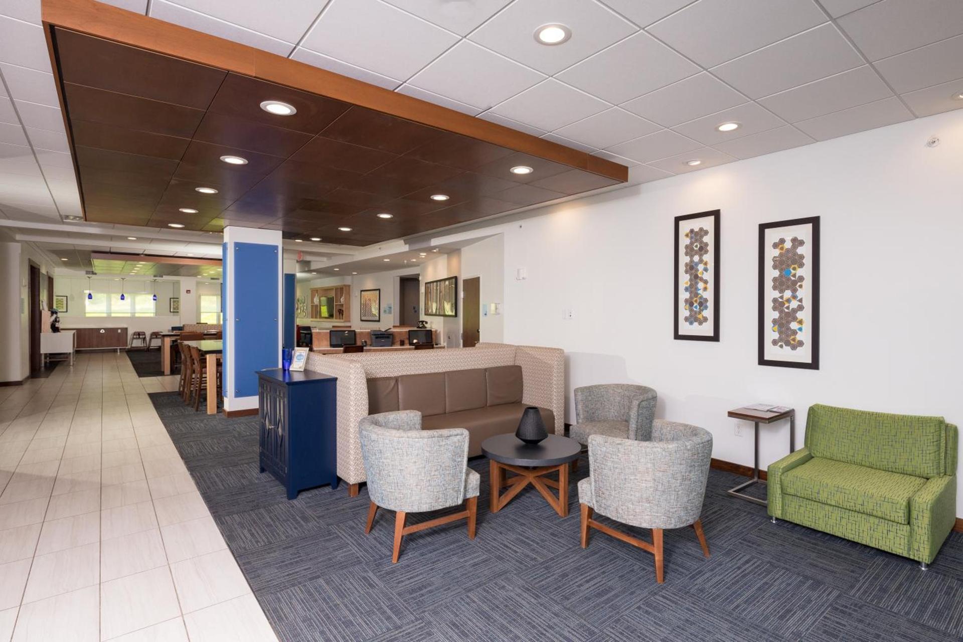 Holiday Inn Express & Suites - Portage by IHG photo 22