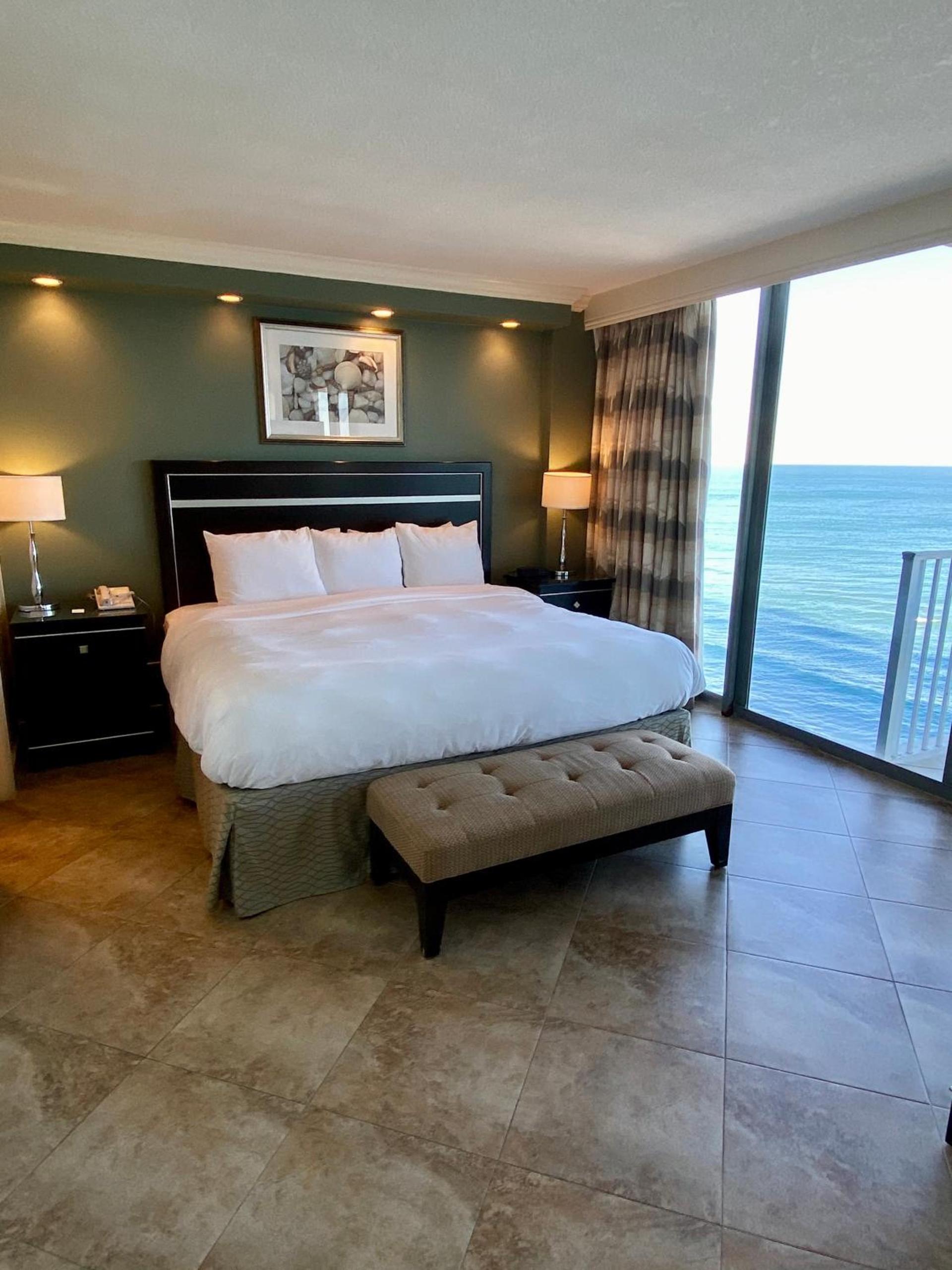 Radisson Suite Hotel Oceanfront photo 73