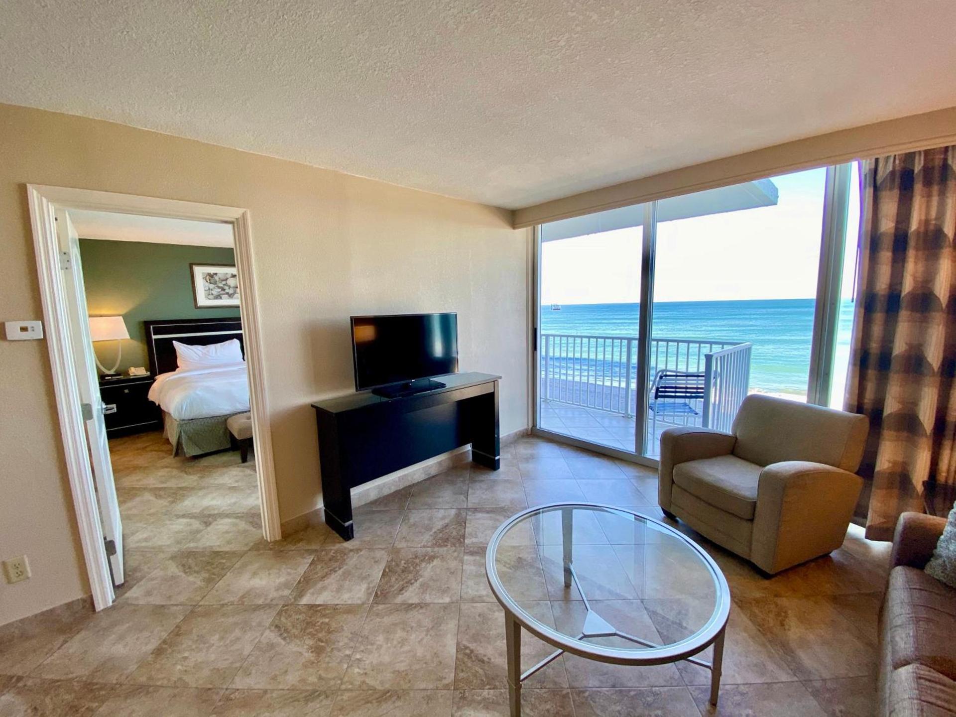 Radisson Suite Hotel Oceanfront photo 61