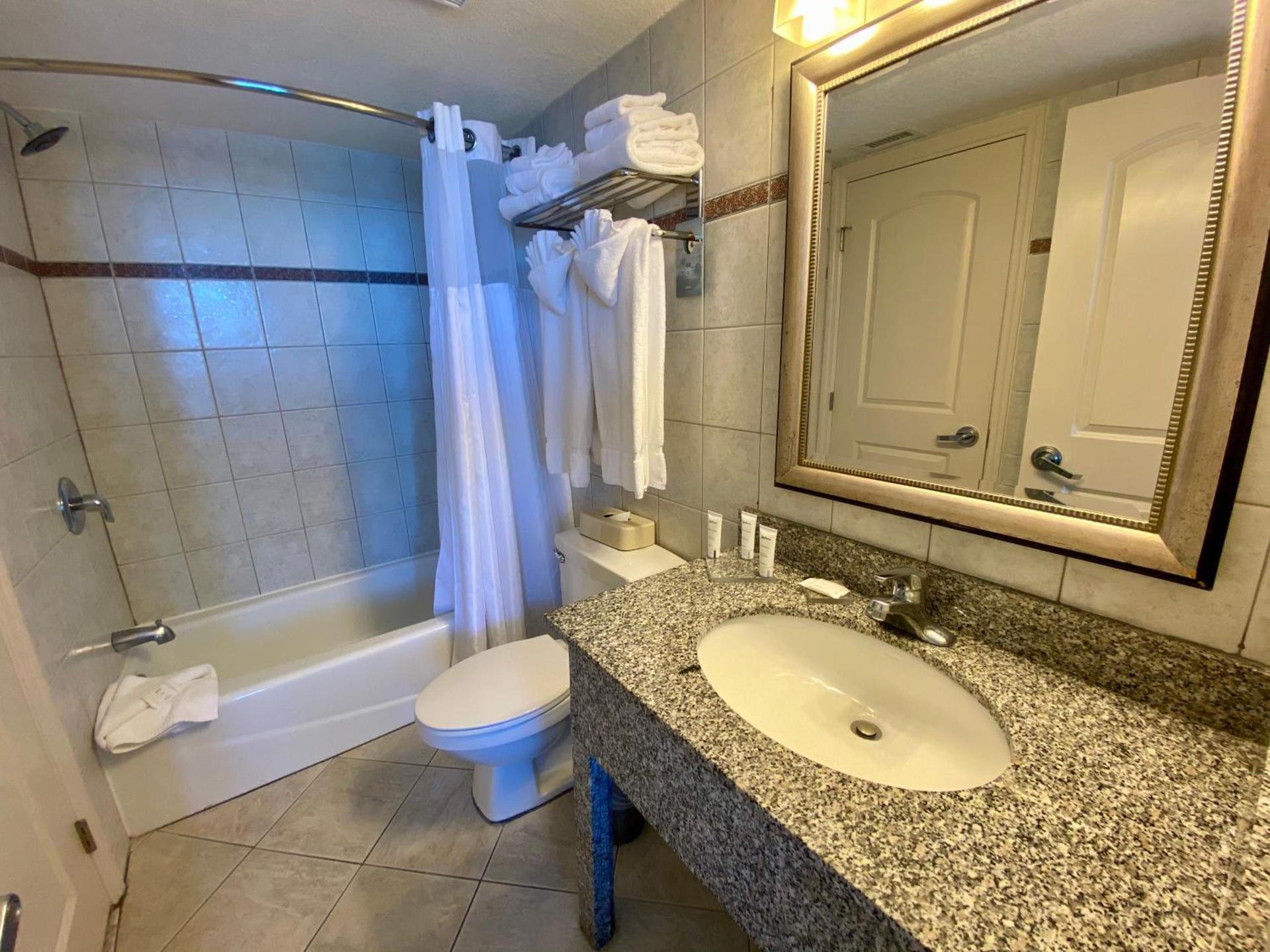 Radisson Suite Hotel Oceanfront photo 57