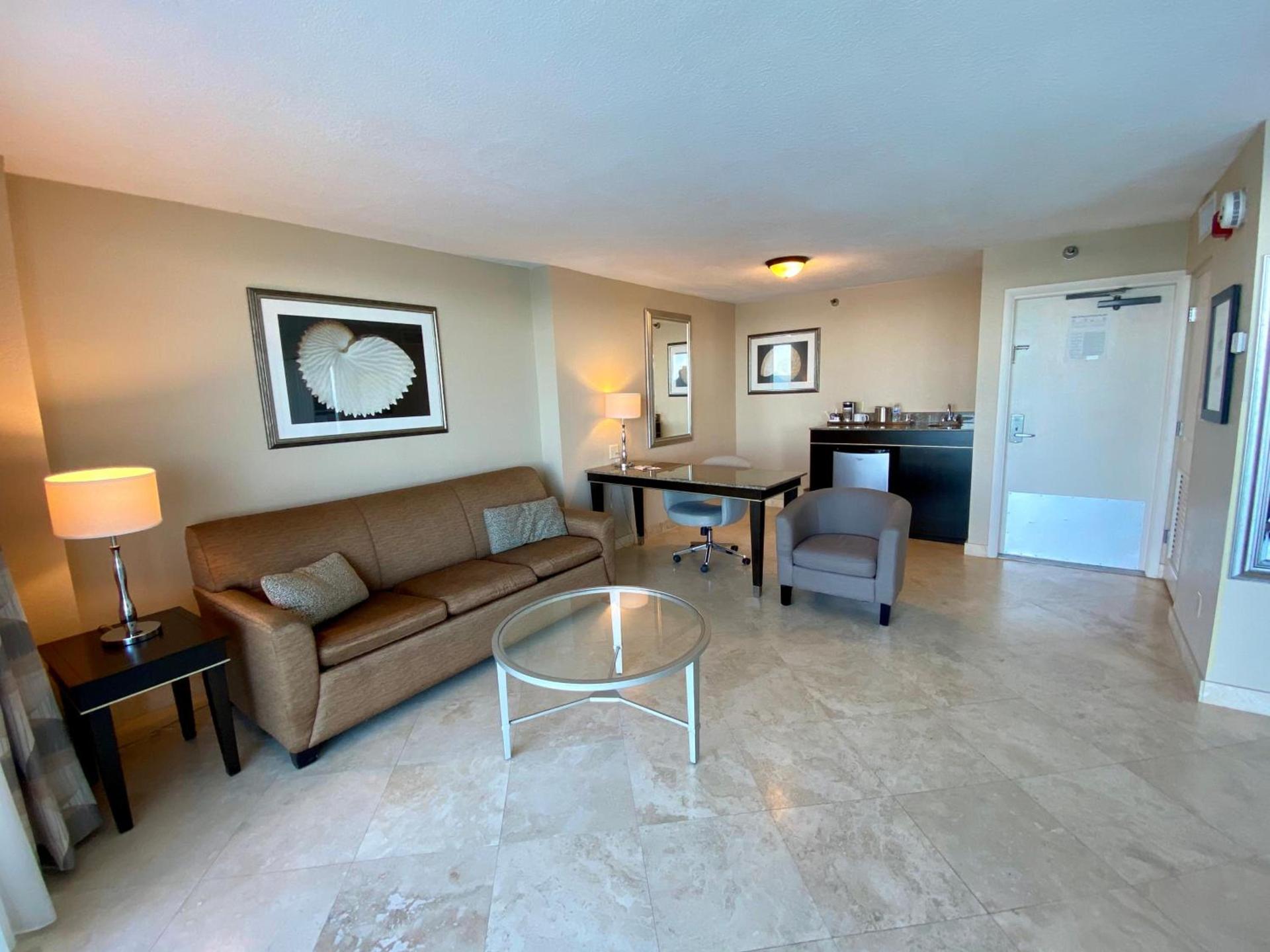 Radisson Suite Hotel Oceanfront photo 52