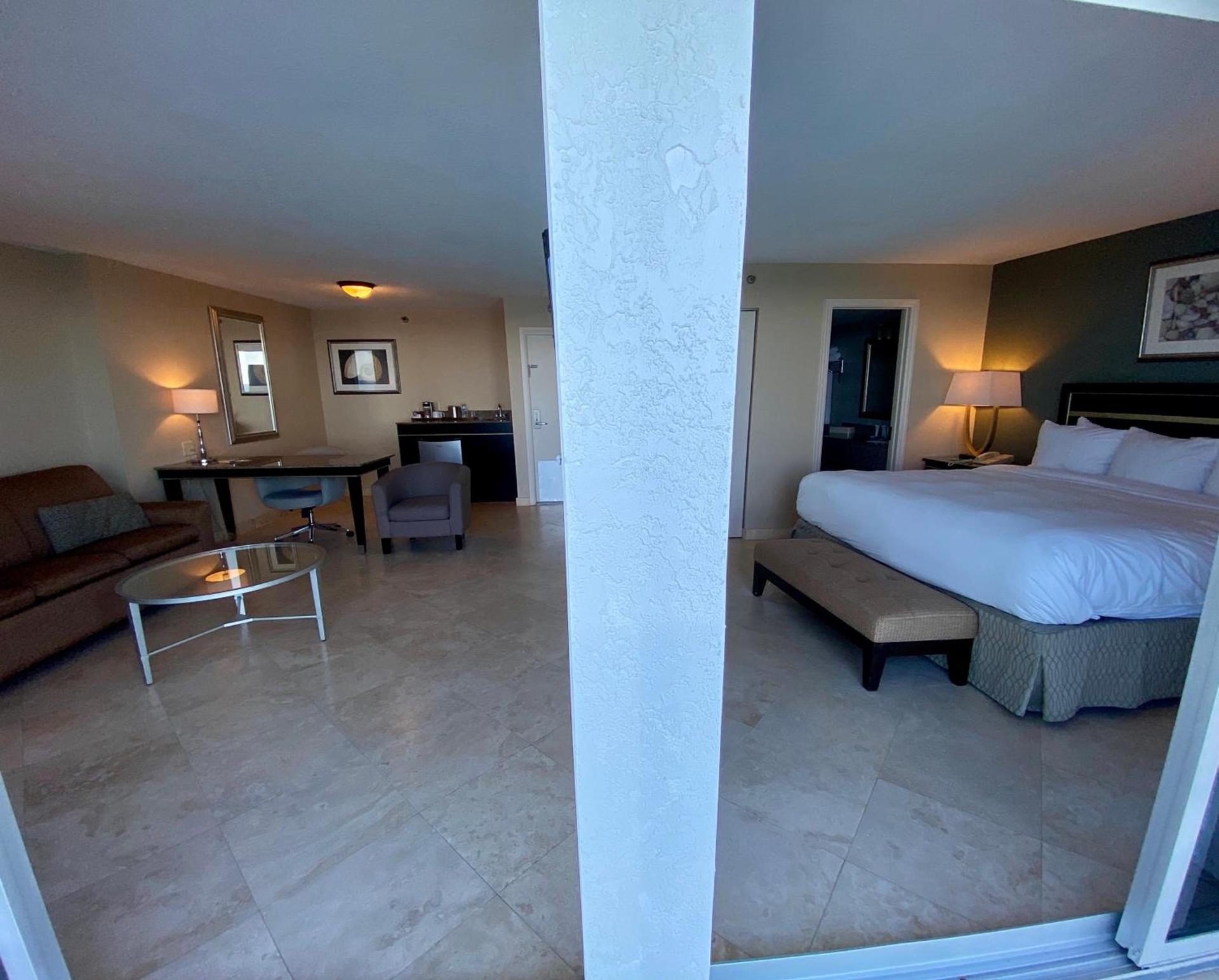 Radisson Suite Hotel Oceanfront photo 51